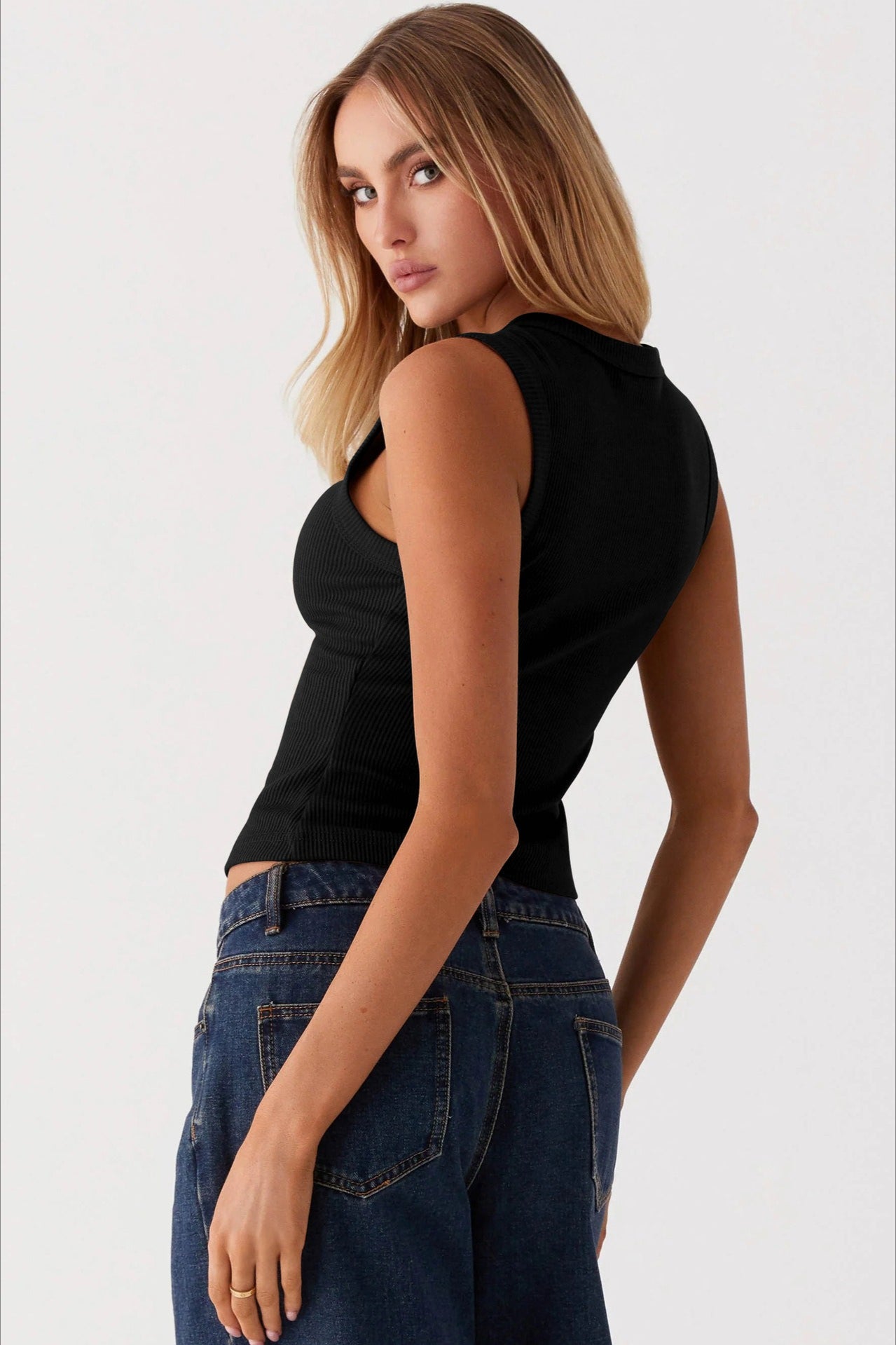 Round Neck Sleeveless Knit Top image 9