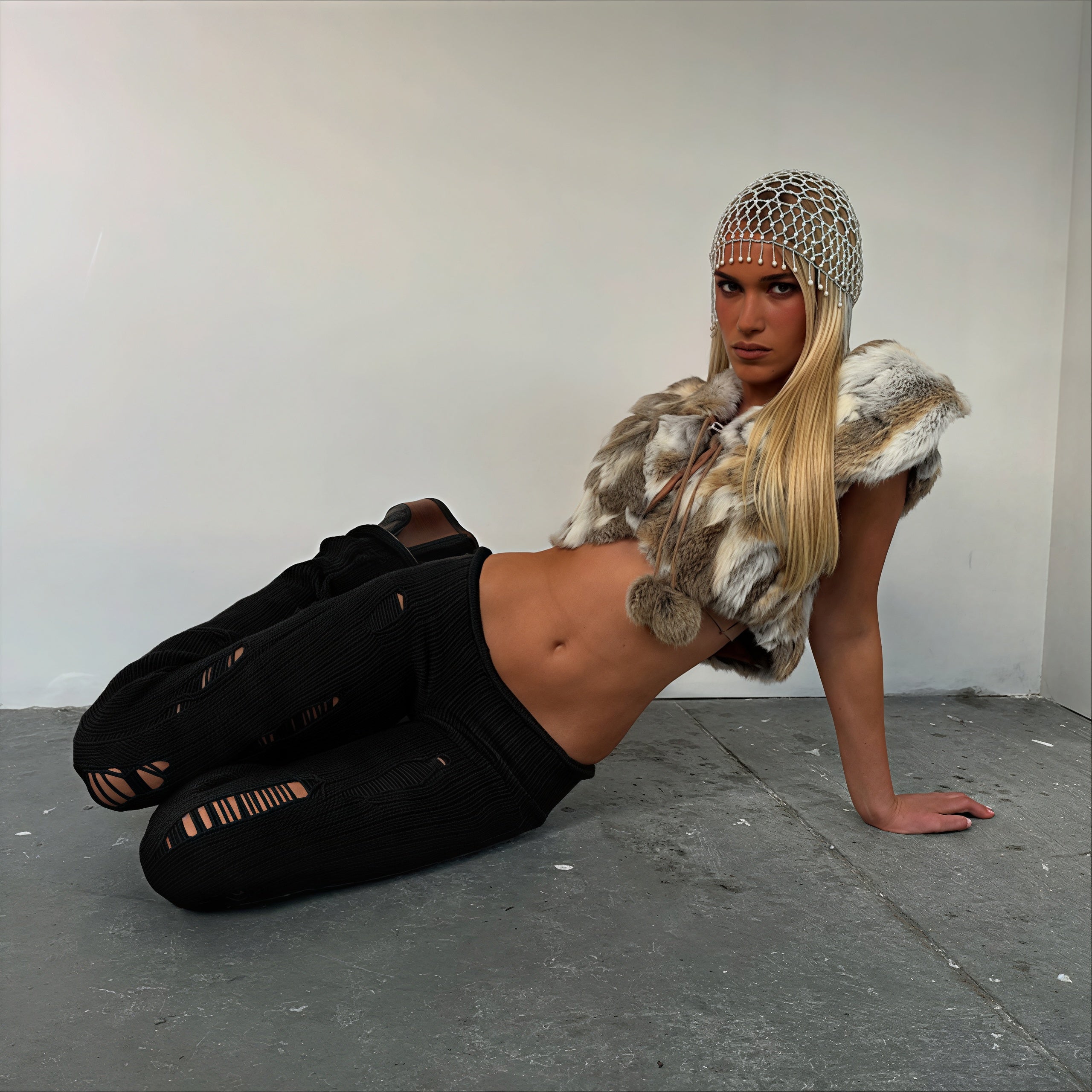 Solid Cutout Distressed Slim Edgy Pants image 6