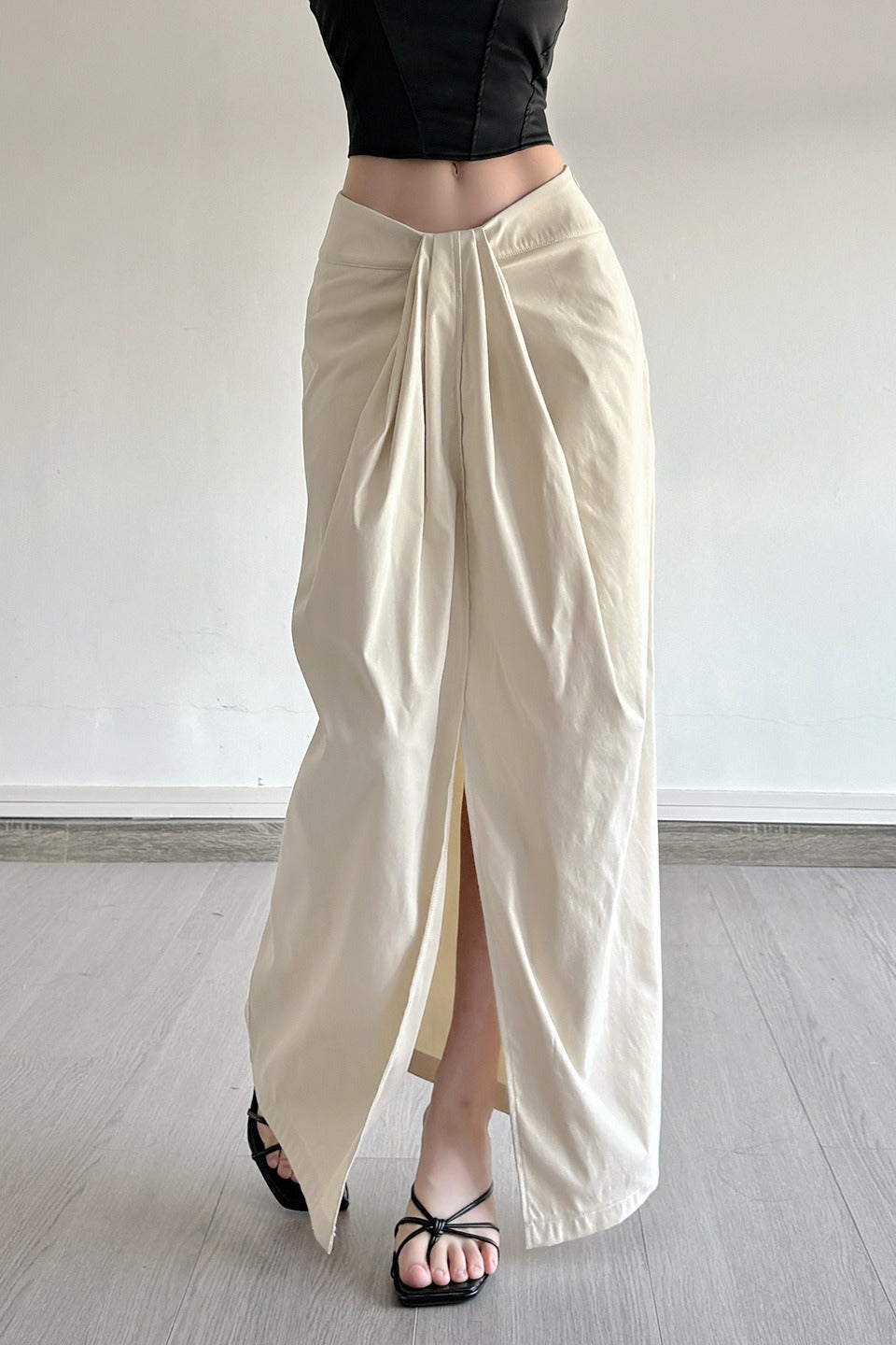 Knotted Waist Solid High-Slit Bodycon Skirt image 3