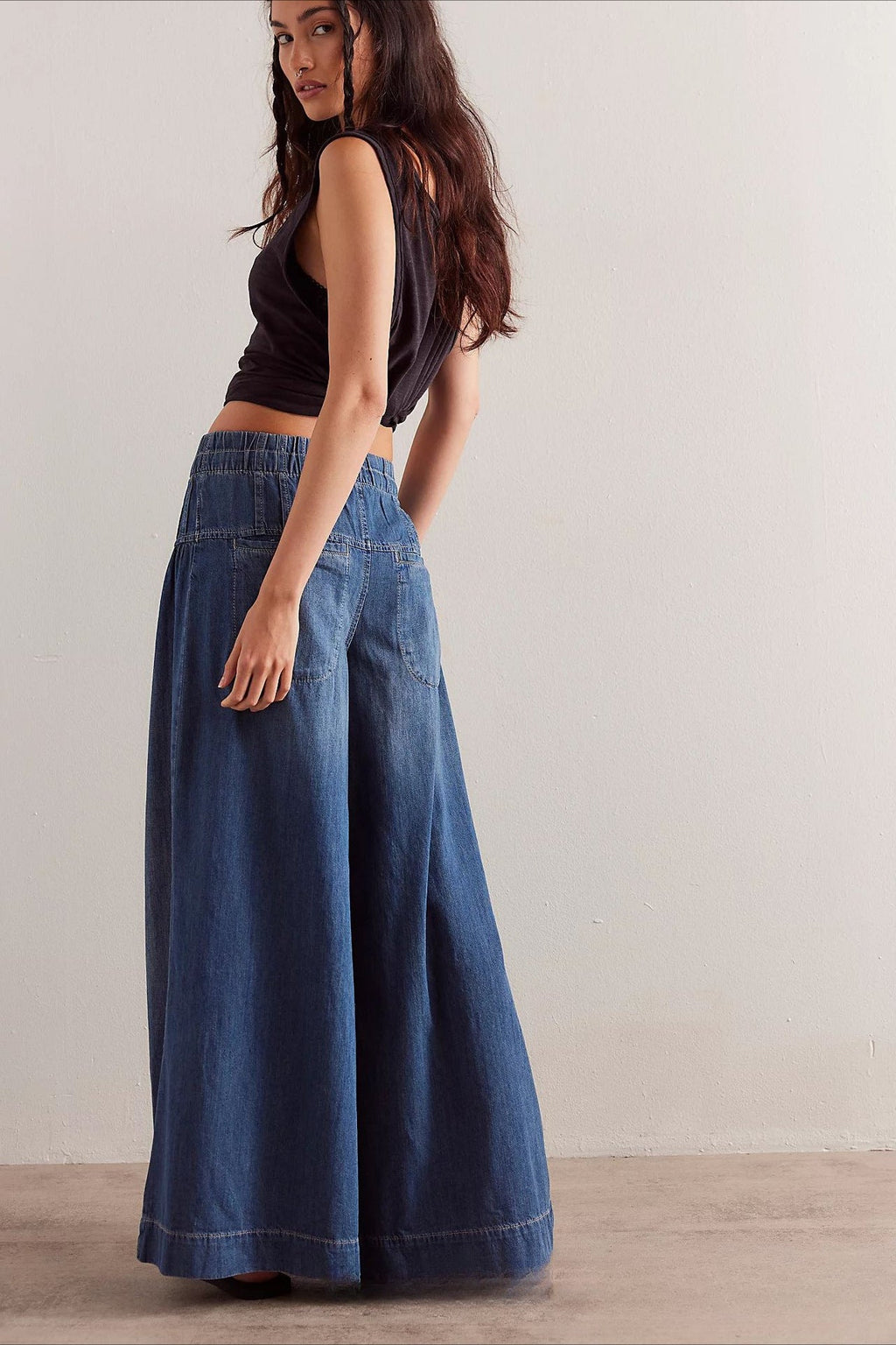 Ruched Mid-Rise Tie Waist Wide Leg Jean image 2