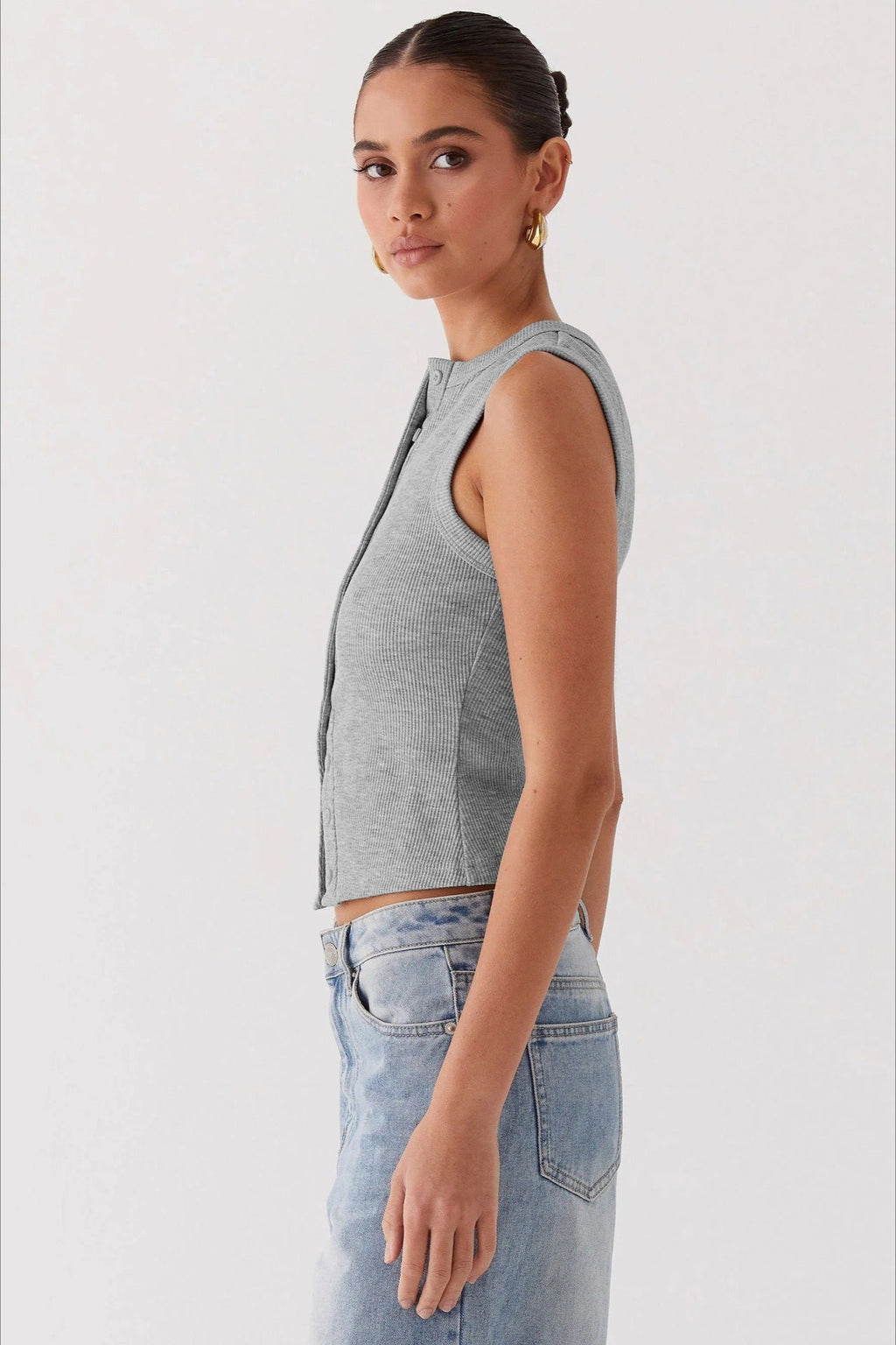 Round Neck Sleeveless Knit Top image 4