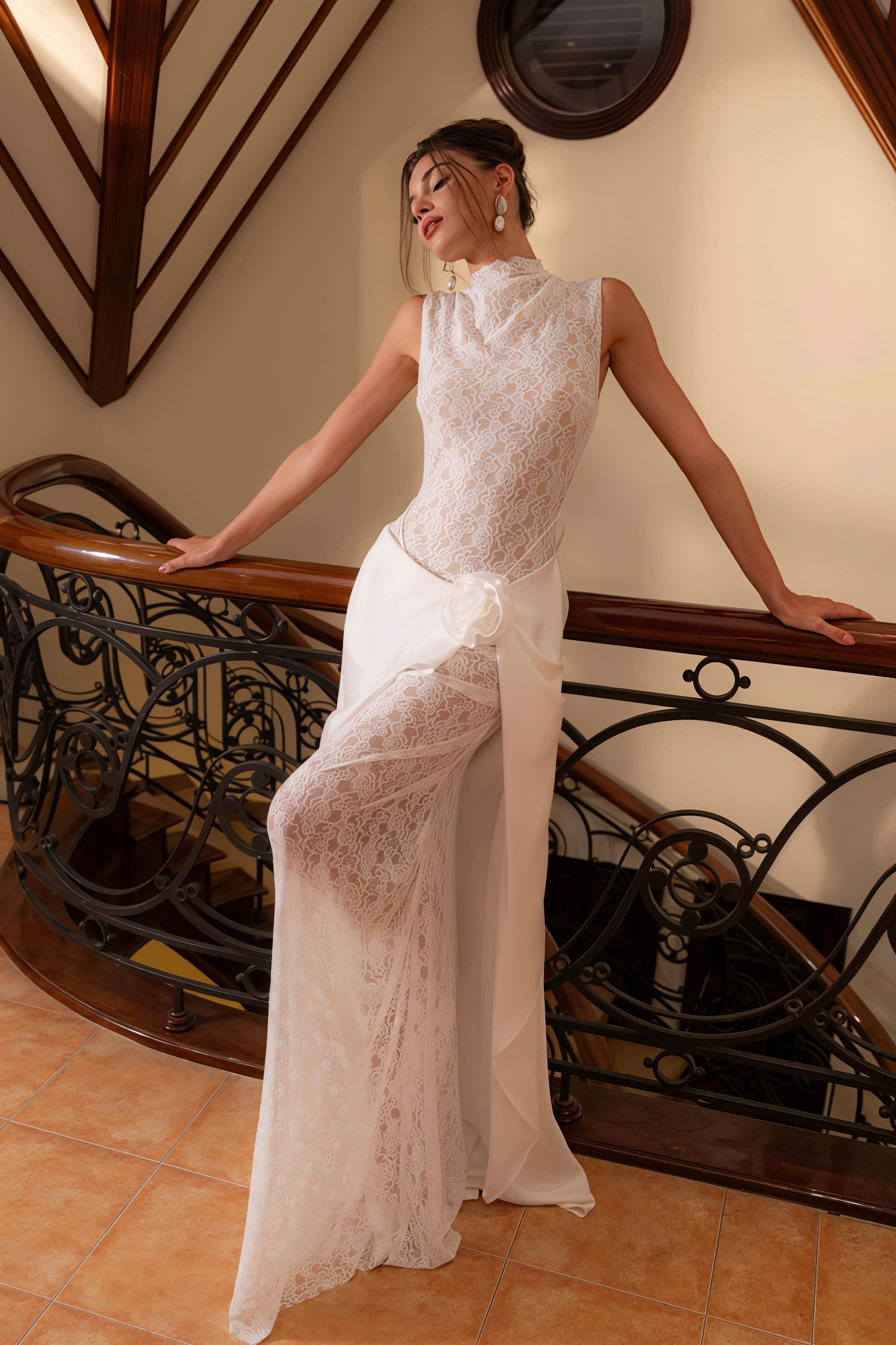Sleeveless High Neck Flower Lace Patchwork Reception Dress image 2