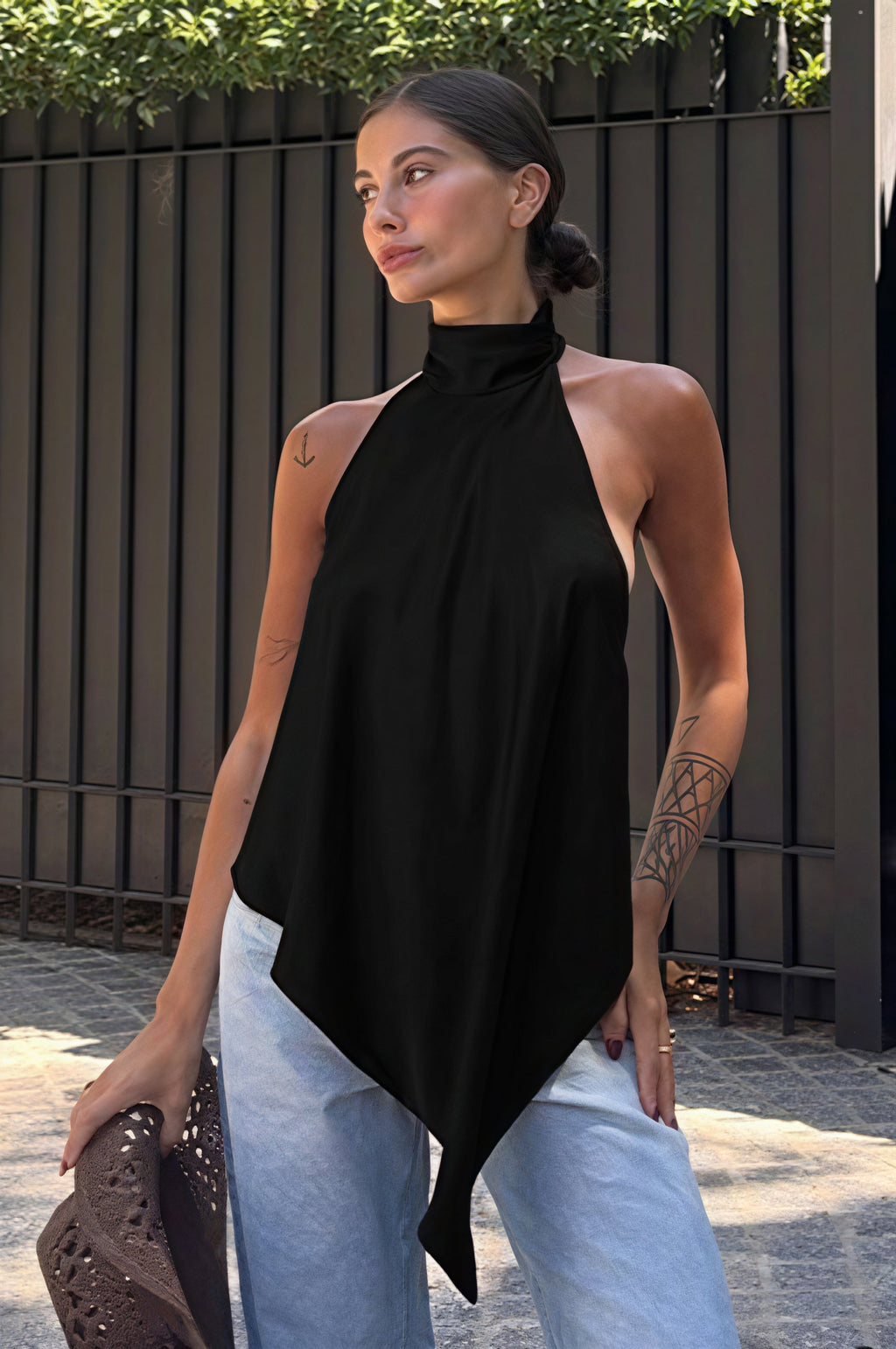 Loose Wavy Irregular Hem Backless Halter Top image 4