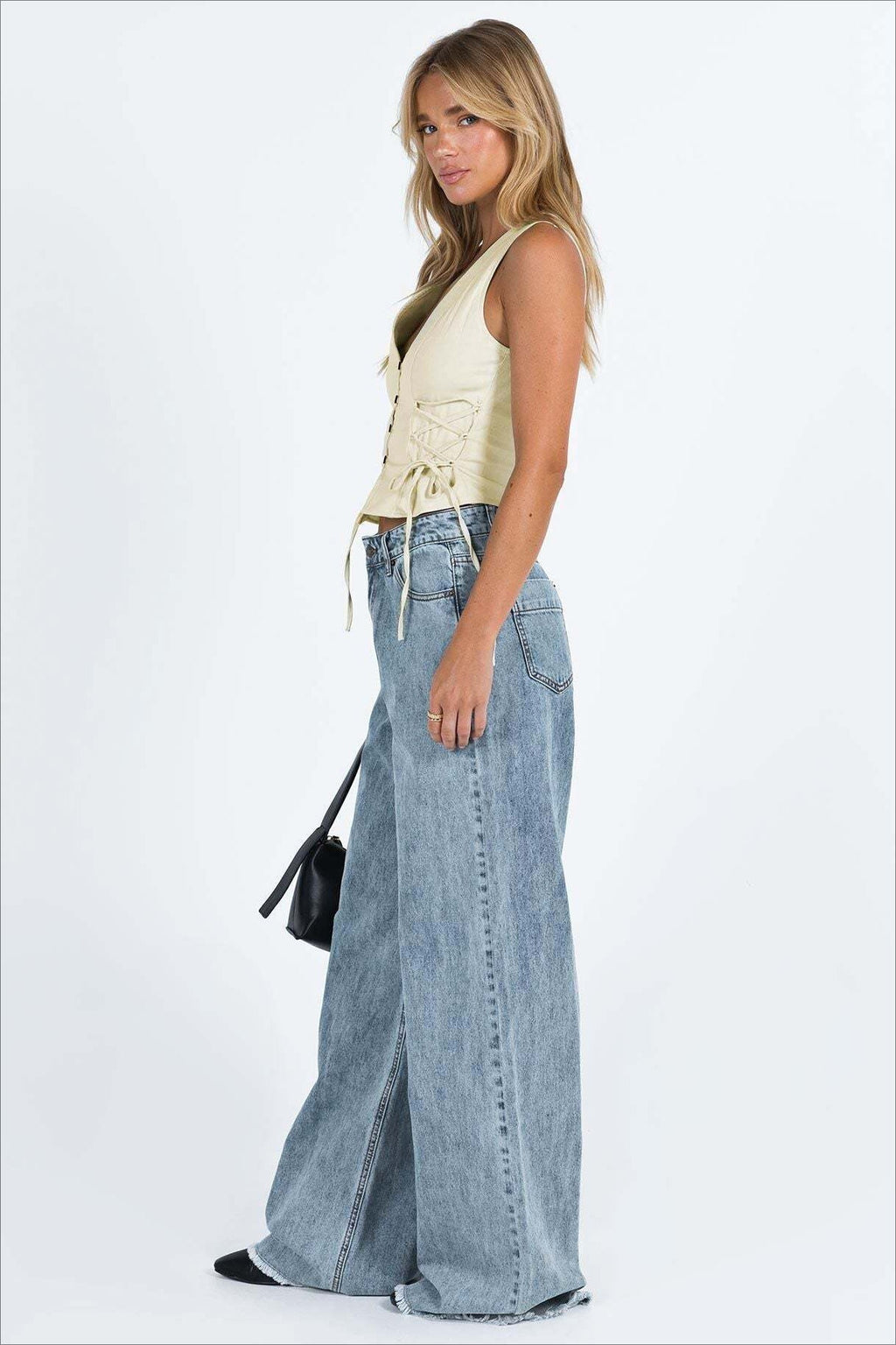 Relaxed Fit Raw Edge Dragging Jeans image 2