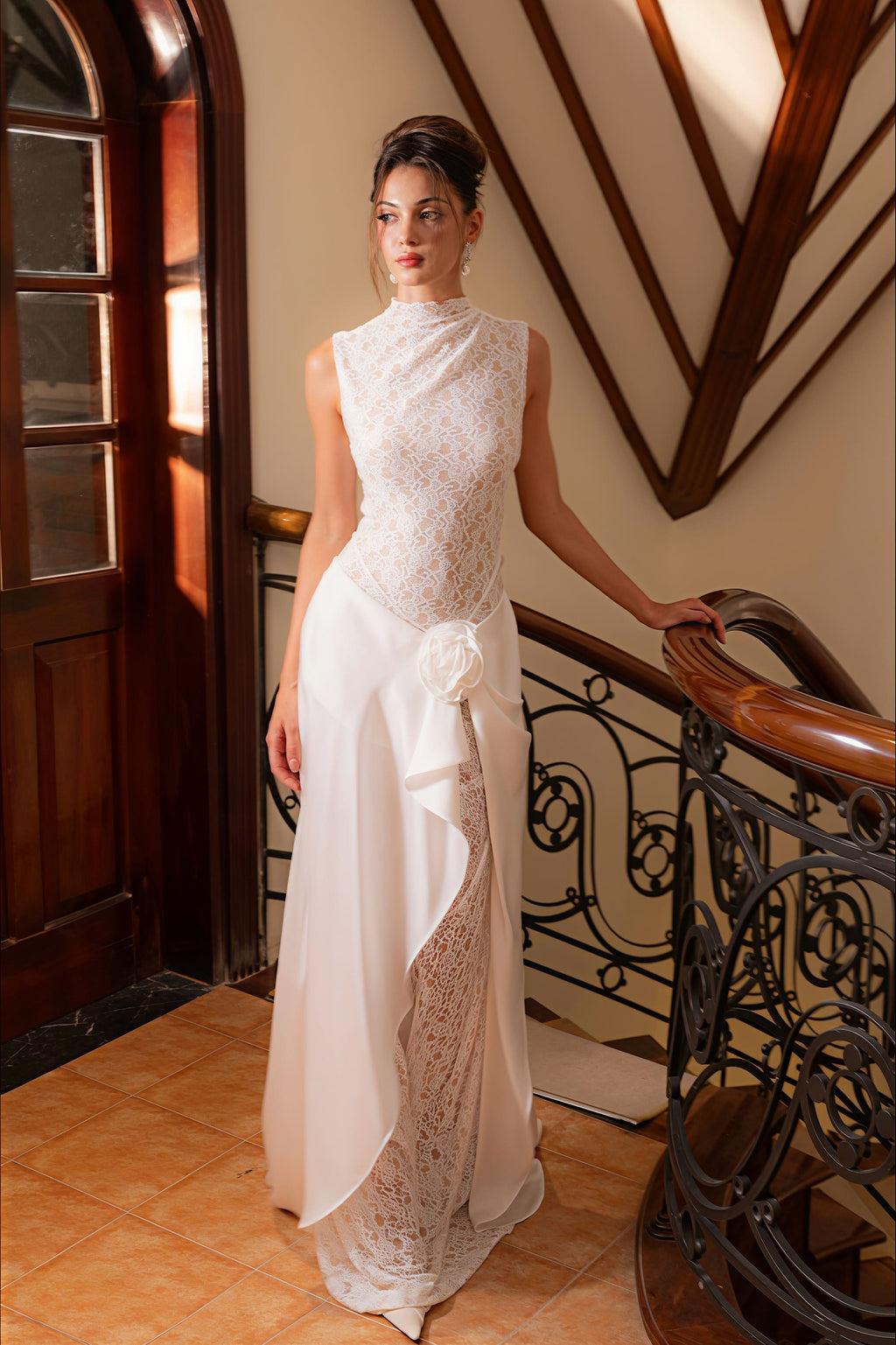 Sleeveless High Neck Flower Lace Patchwork Reception Dress image 4