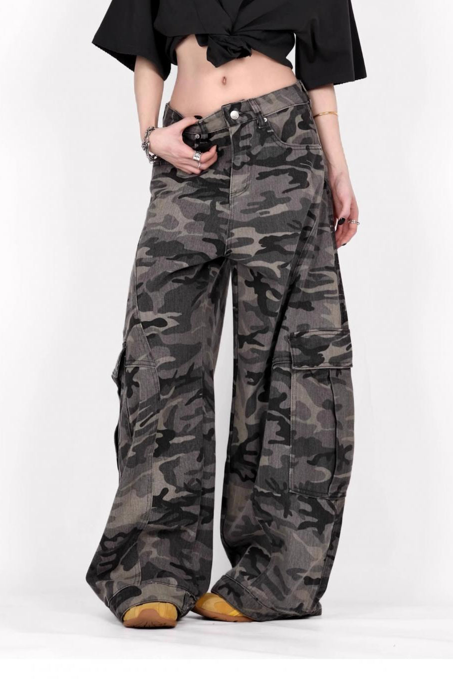 Vintage Camo Wide-Leg Cargo Pant image 2