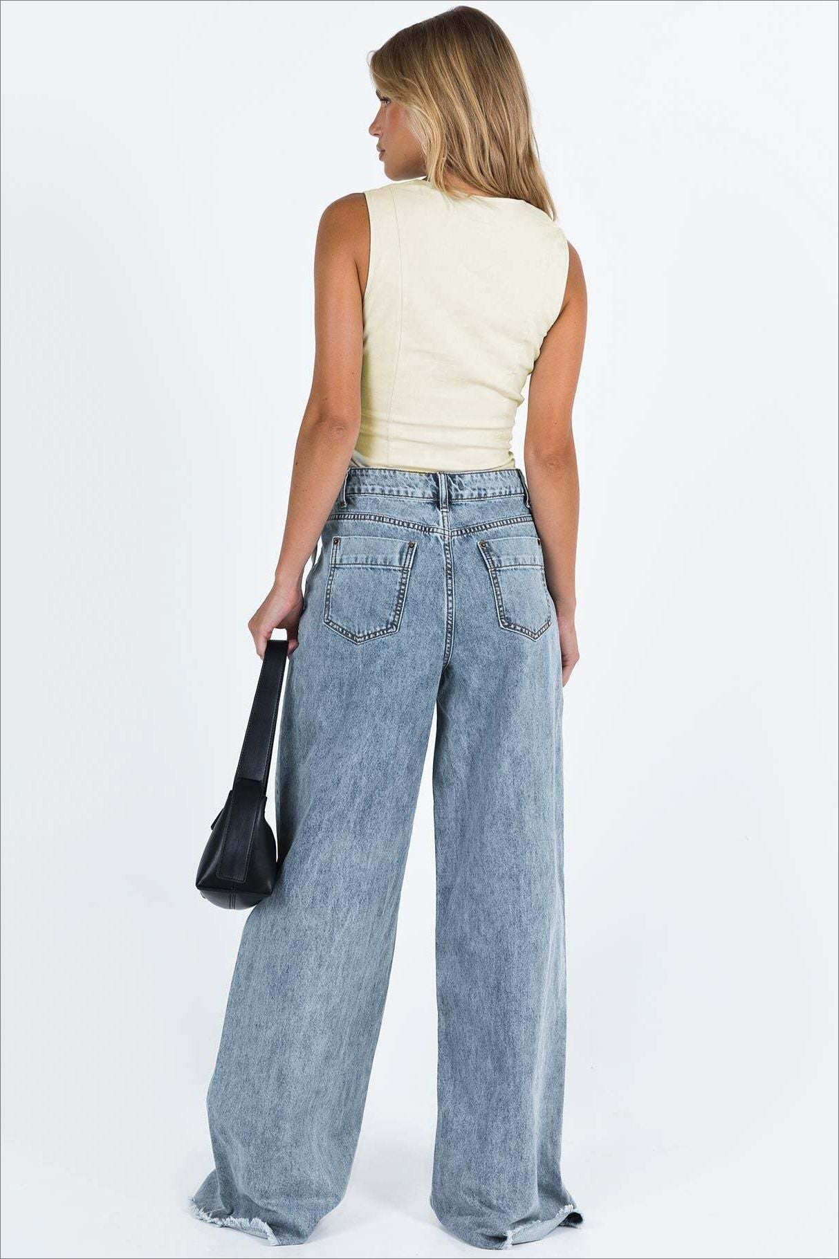 Relaxed Fit Raw Edge Dragging Jeans image 4