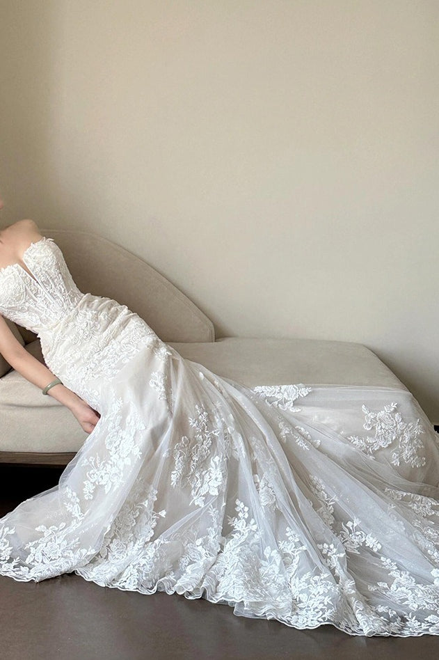 Lace Strapless Mermaid Train Wedding Dress image 4