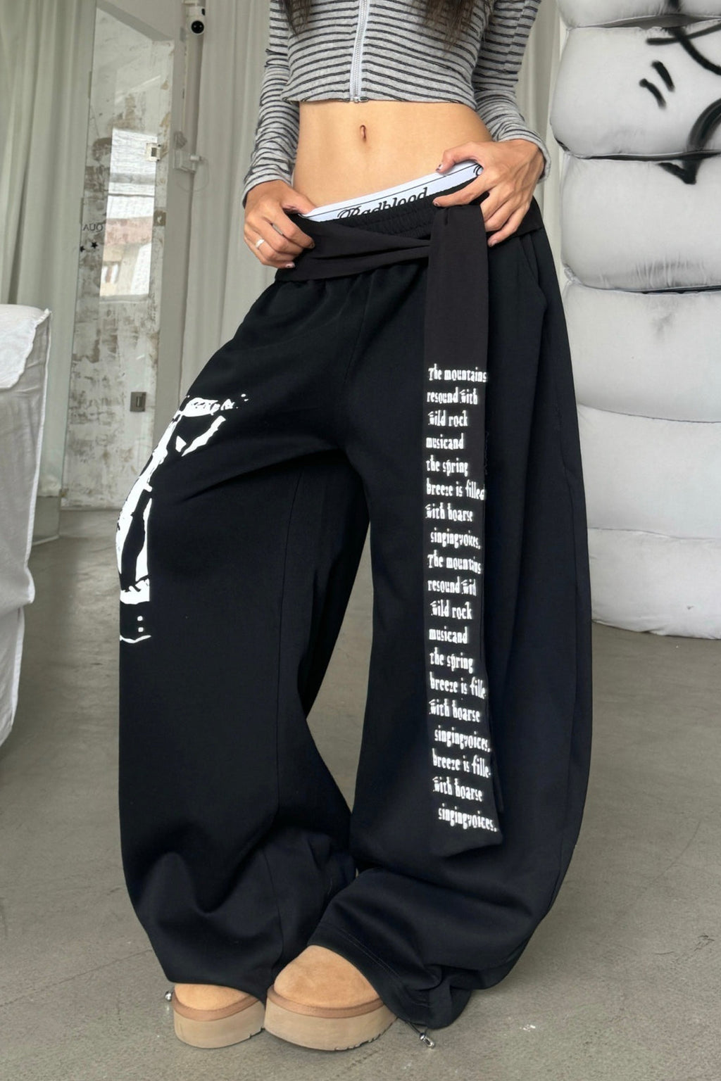 Street Style Graphic Letter Ribbon Curved Sweat Pants image 8