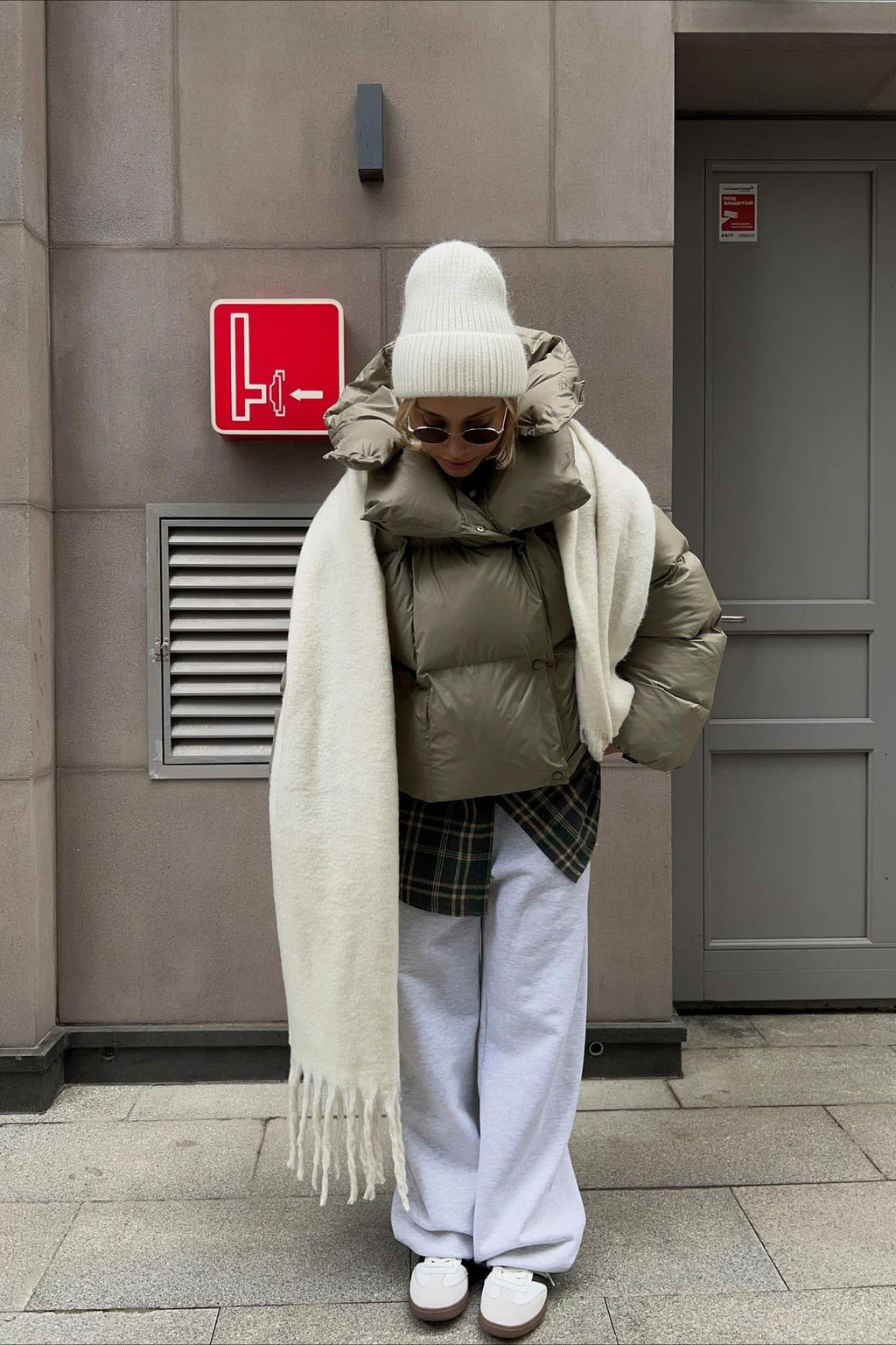 Short Hooded Puffer Jacket image 10