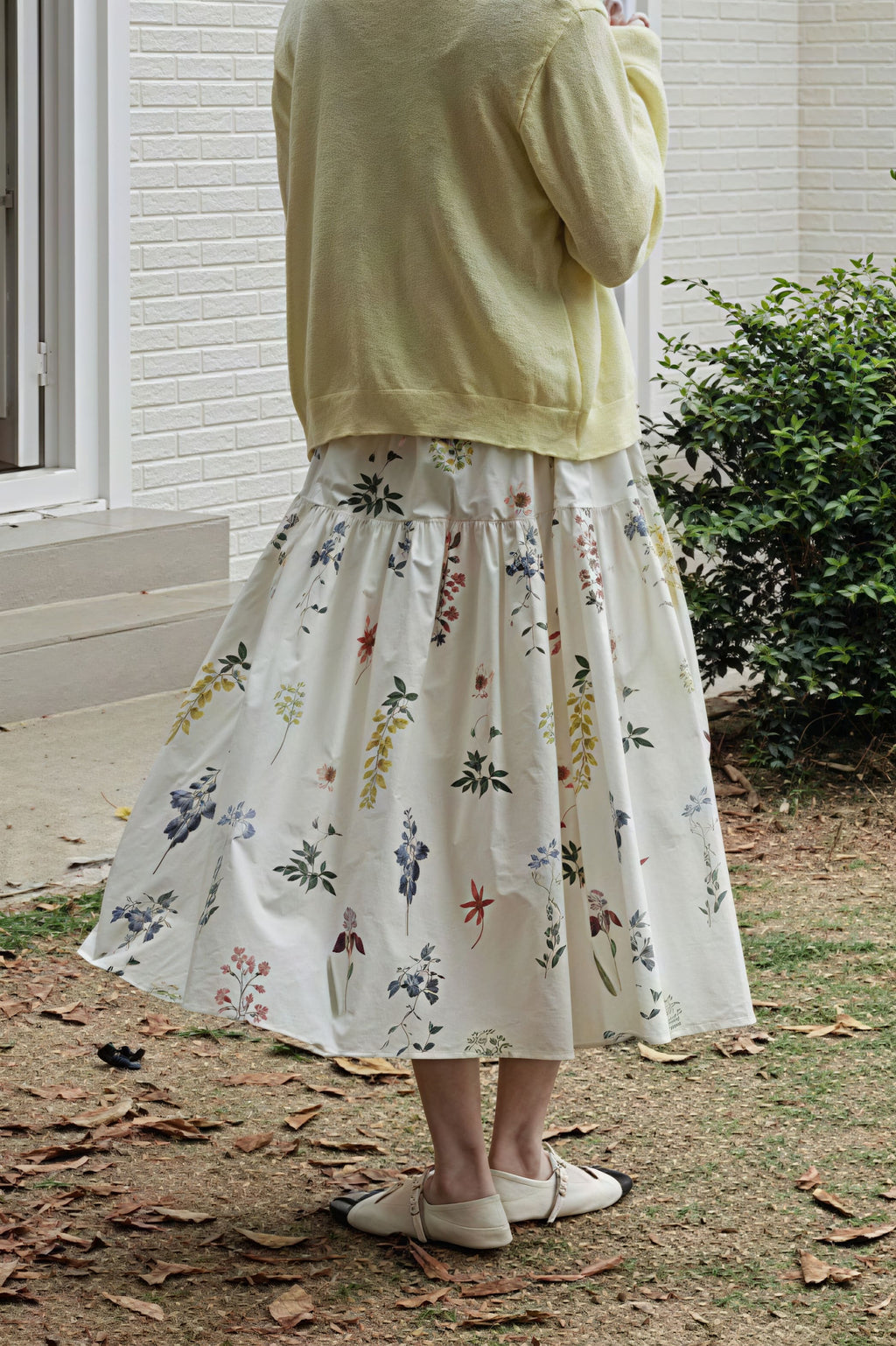 Vintage Floral Pleated A - line Midi Skirt image 3