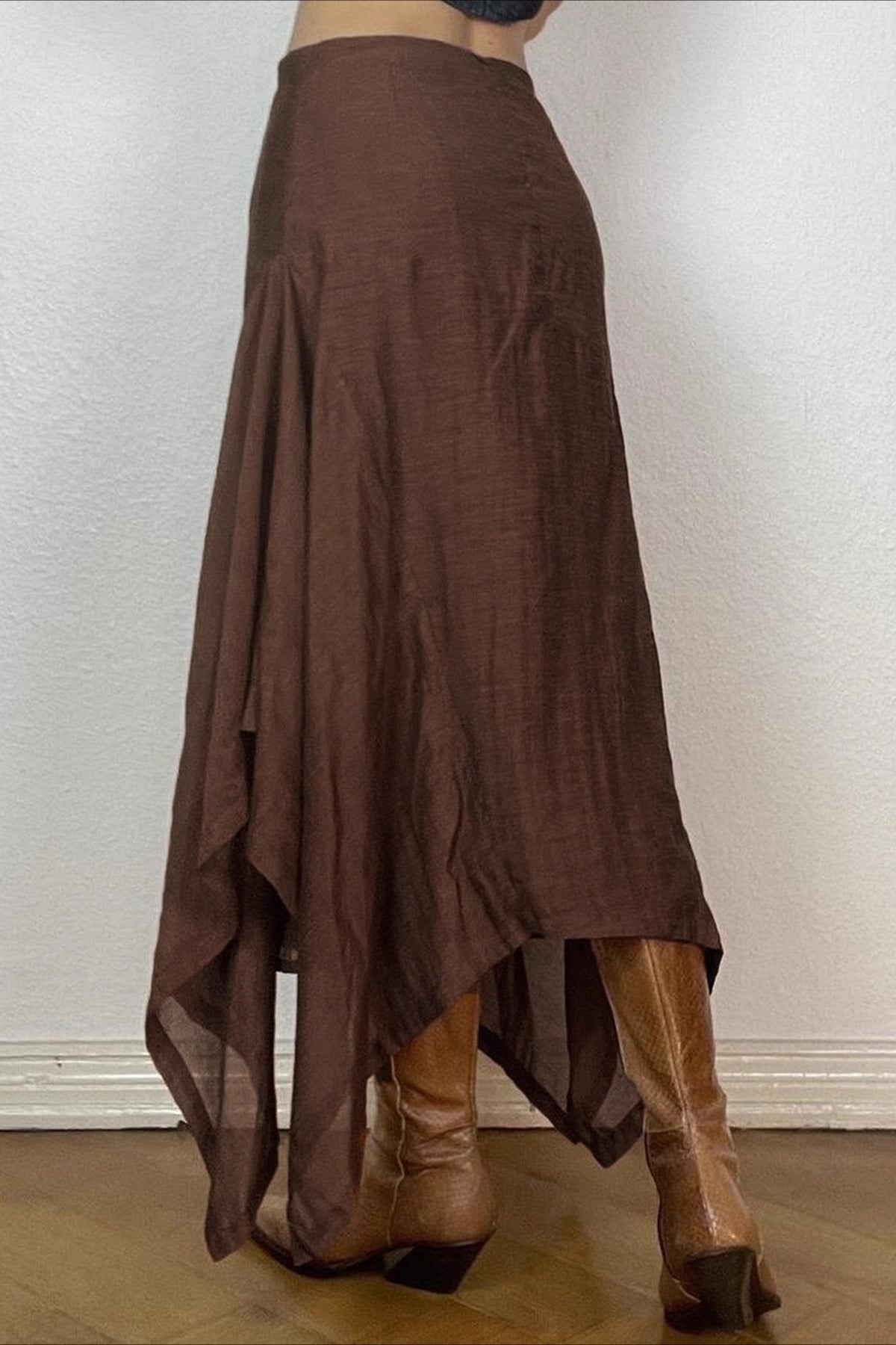 Solid Color Irregular Hem Maxi Skirt image 4