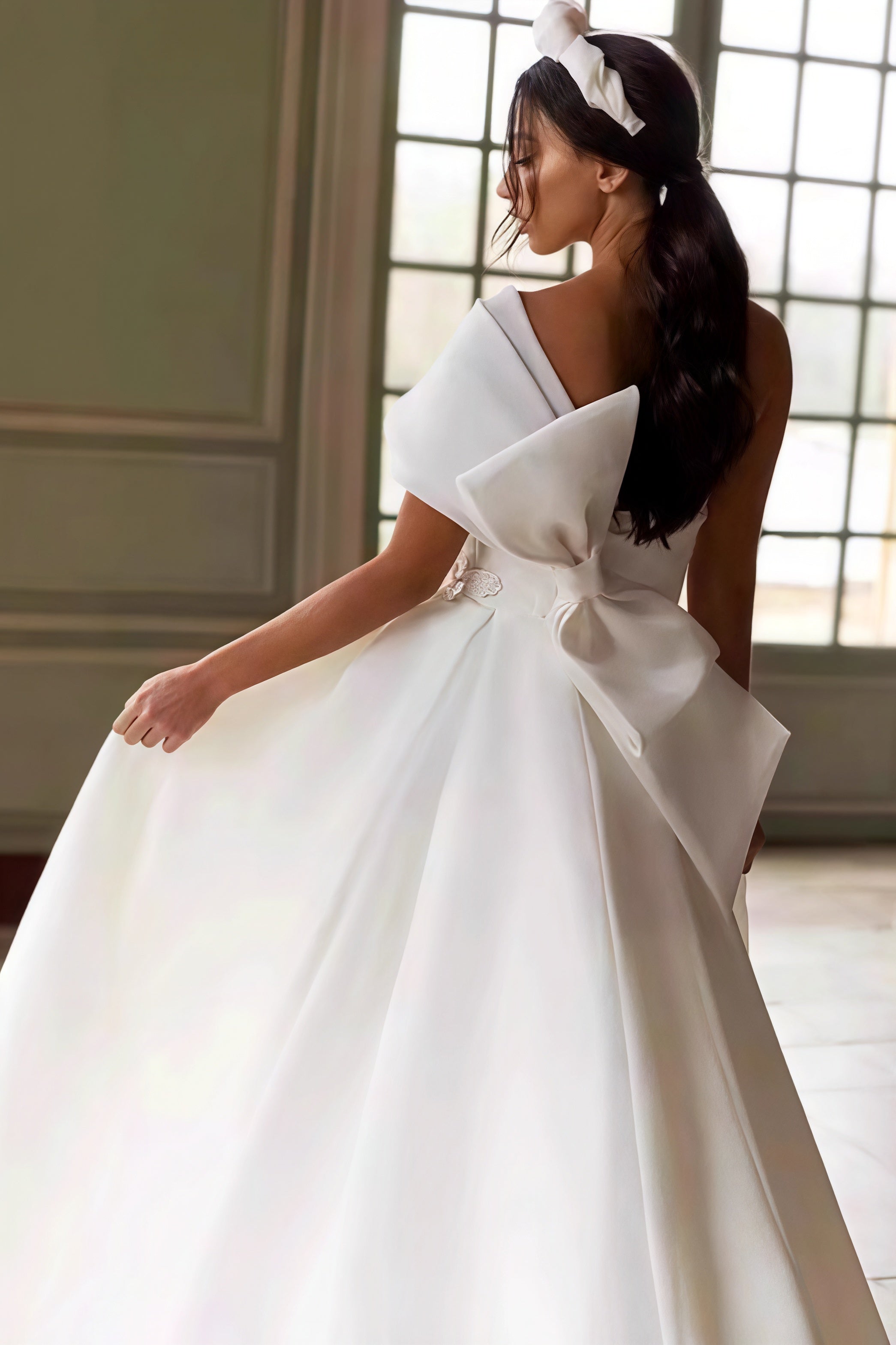Asymmetrical Shoulder Elegant Wedding Dress image 3