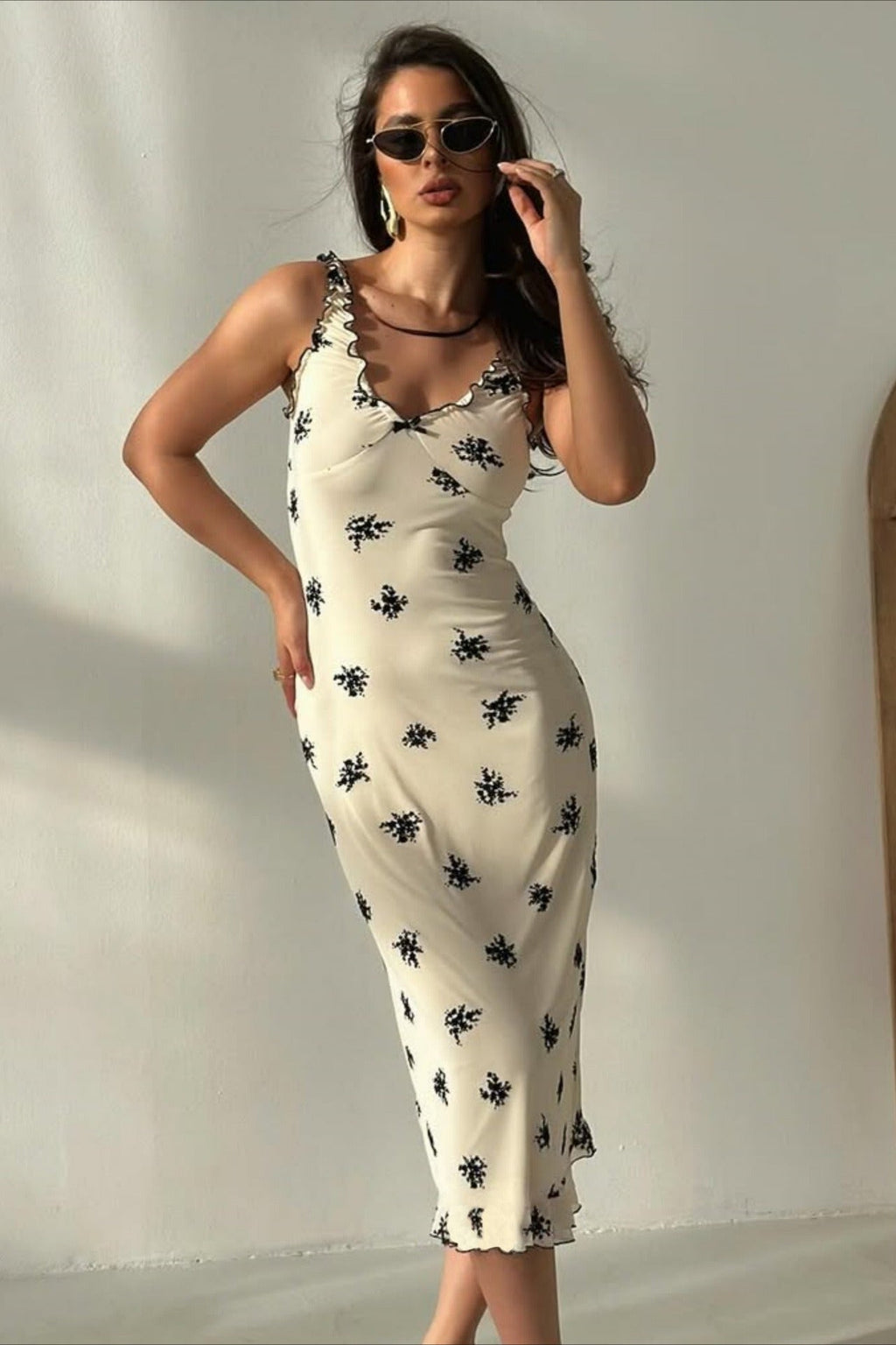 V-Neck Bow-Detail Spaghetti Strap Fitted Bodycon Maxi Dress image 2