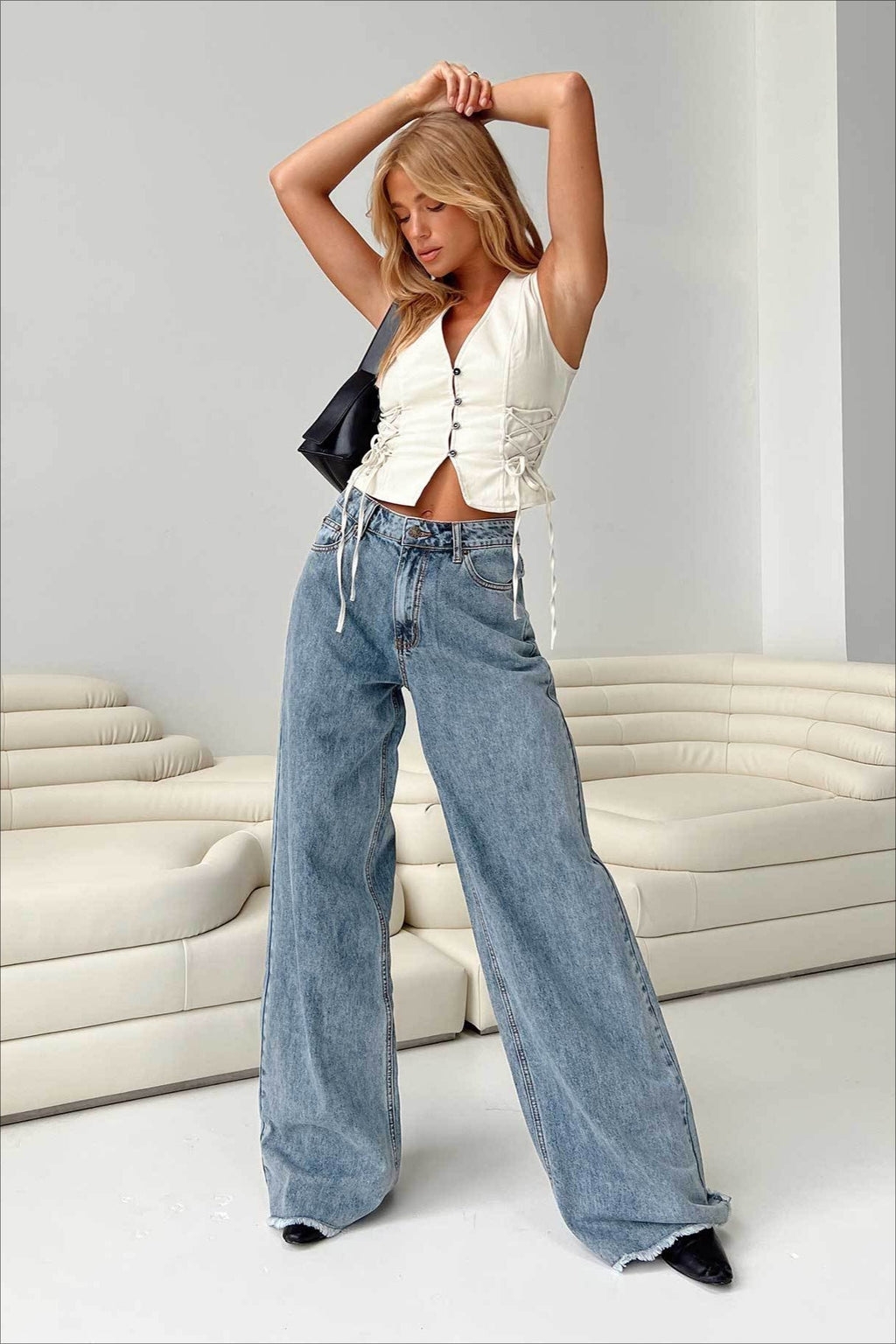 Relaxed Fit Raw Edge Dragging Jeans image 5