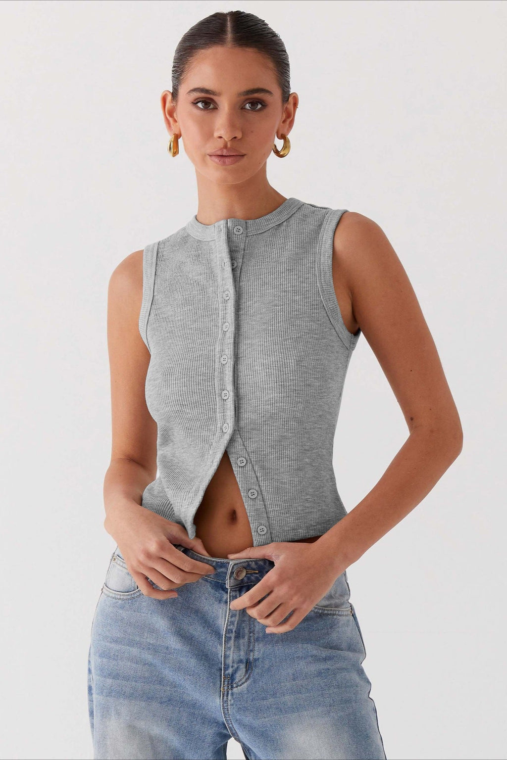 Round Neck Sleeveless Knit Top image 1