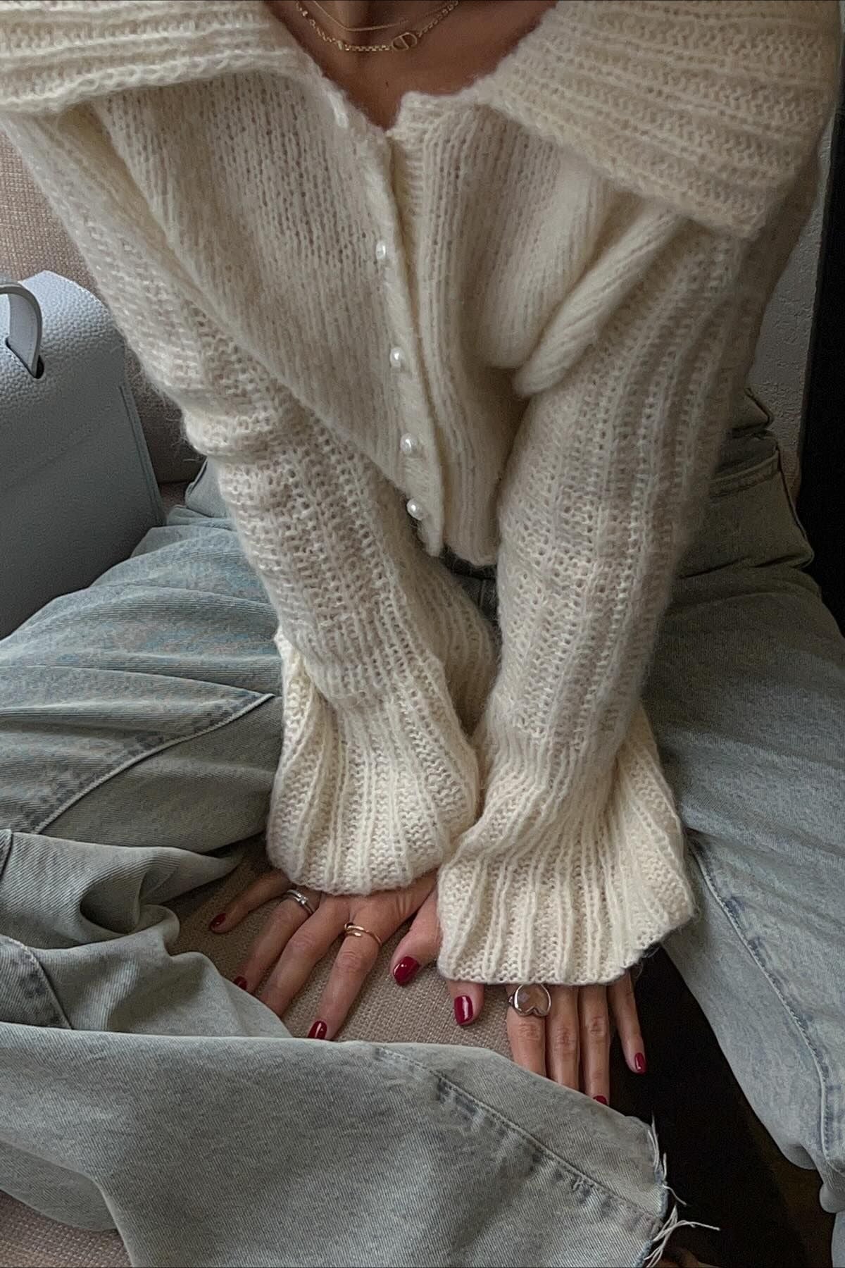 Ruffled Collar Flare Sleeve Knit Sweater image 5