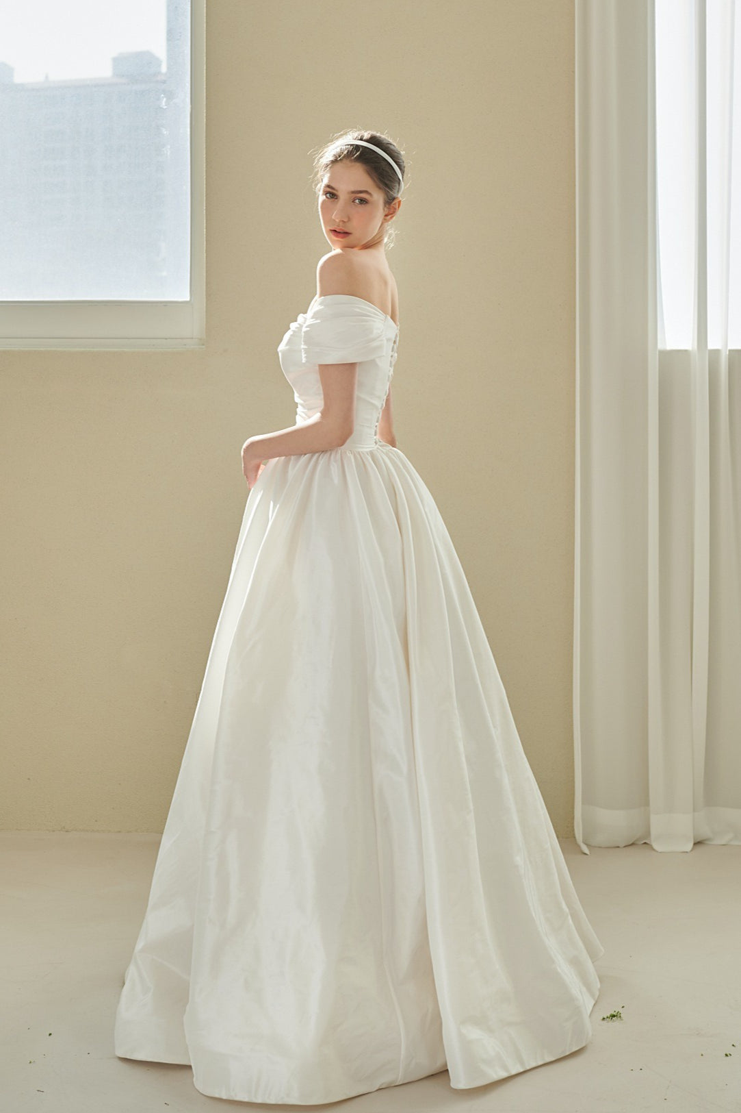 Elegant Vintage Off Shoulder Wedding Dress image 4