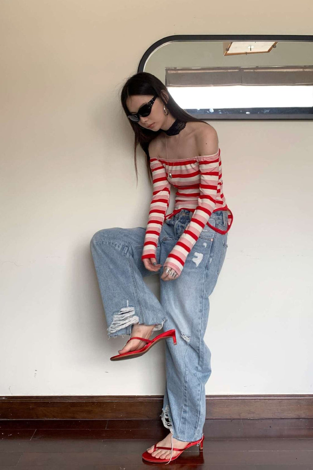 Chic Distressed Curved Wide Leg Vintage Washed Jeans image 4