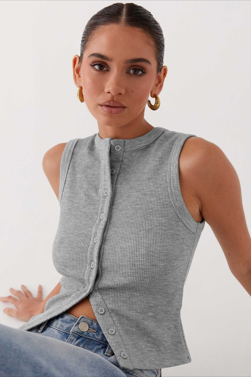 Round Neck Sleeveless Knit Top image 2