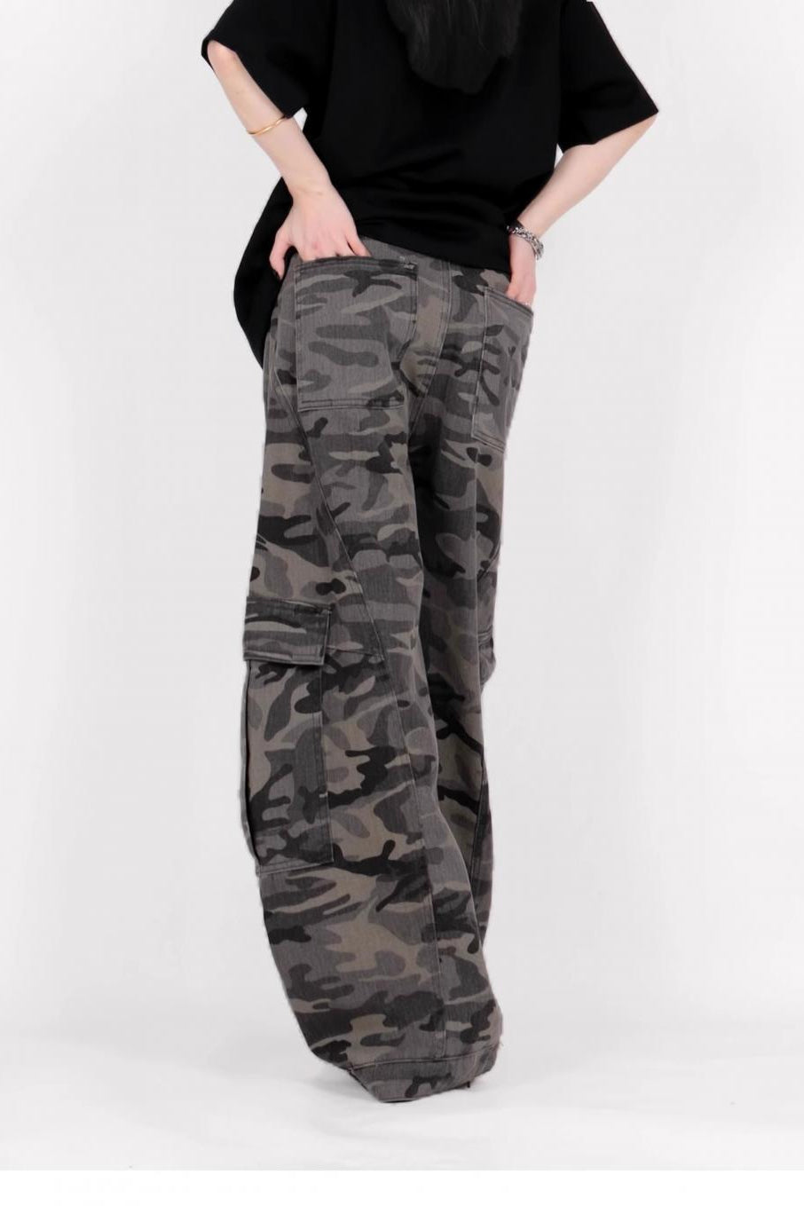 Vintage Camo Wide-Leg Cargo Pant image 3