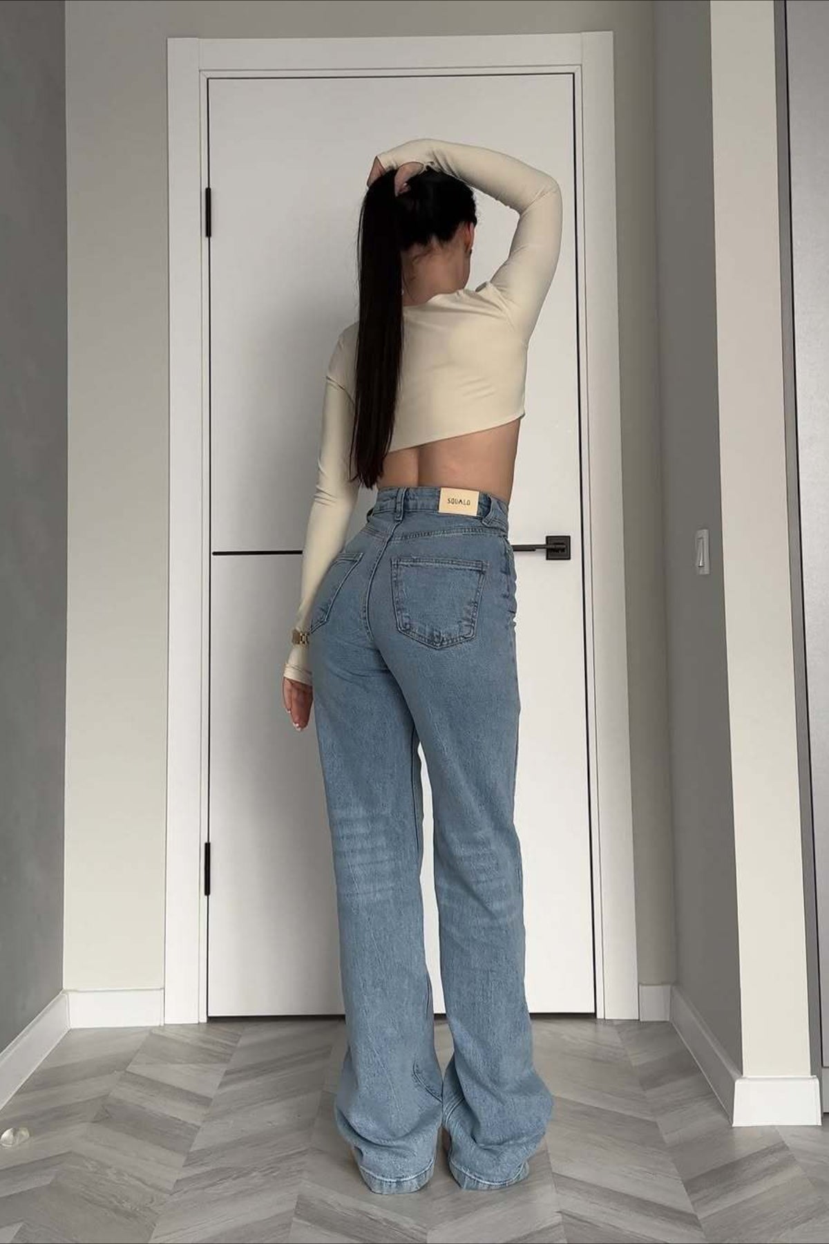 Asymmetric Elastic Waist Split Hem Denim Jeans image 6