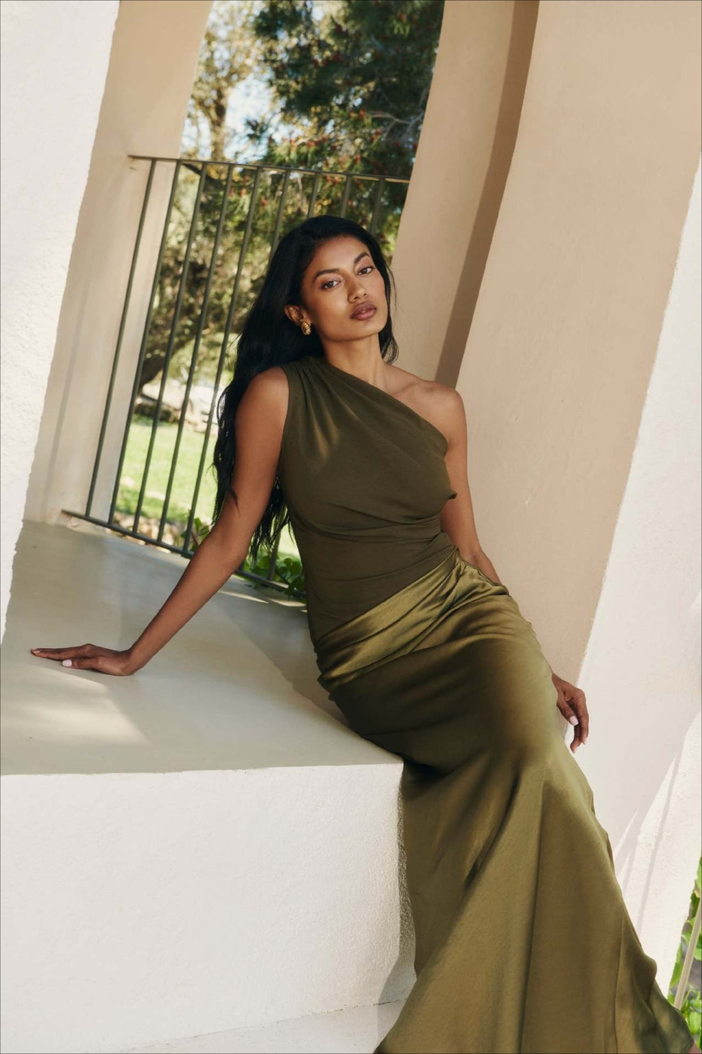 Solid Asymmetric Neckline Sleeveless Formal Dress image 7