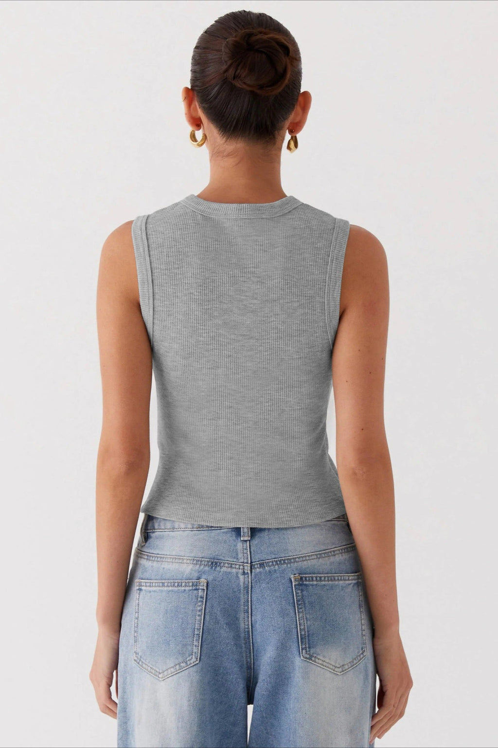 Round Neck Sleeveless Knit Top image 3