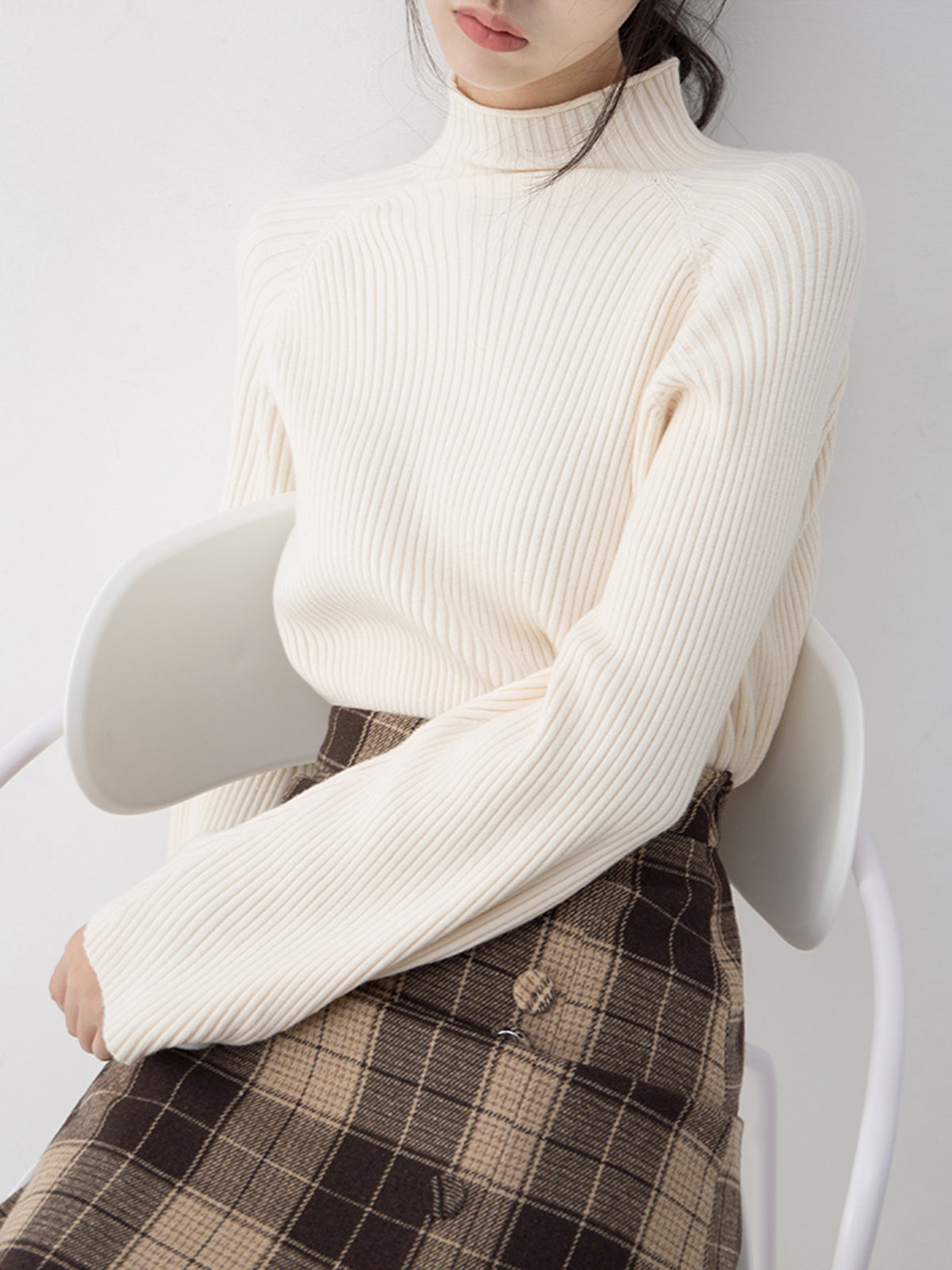 Minimalist Plain Ribbed Sweater image 2