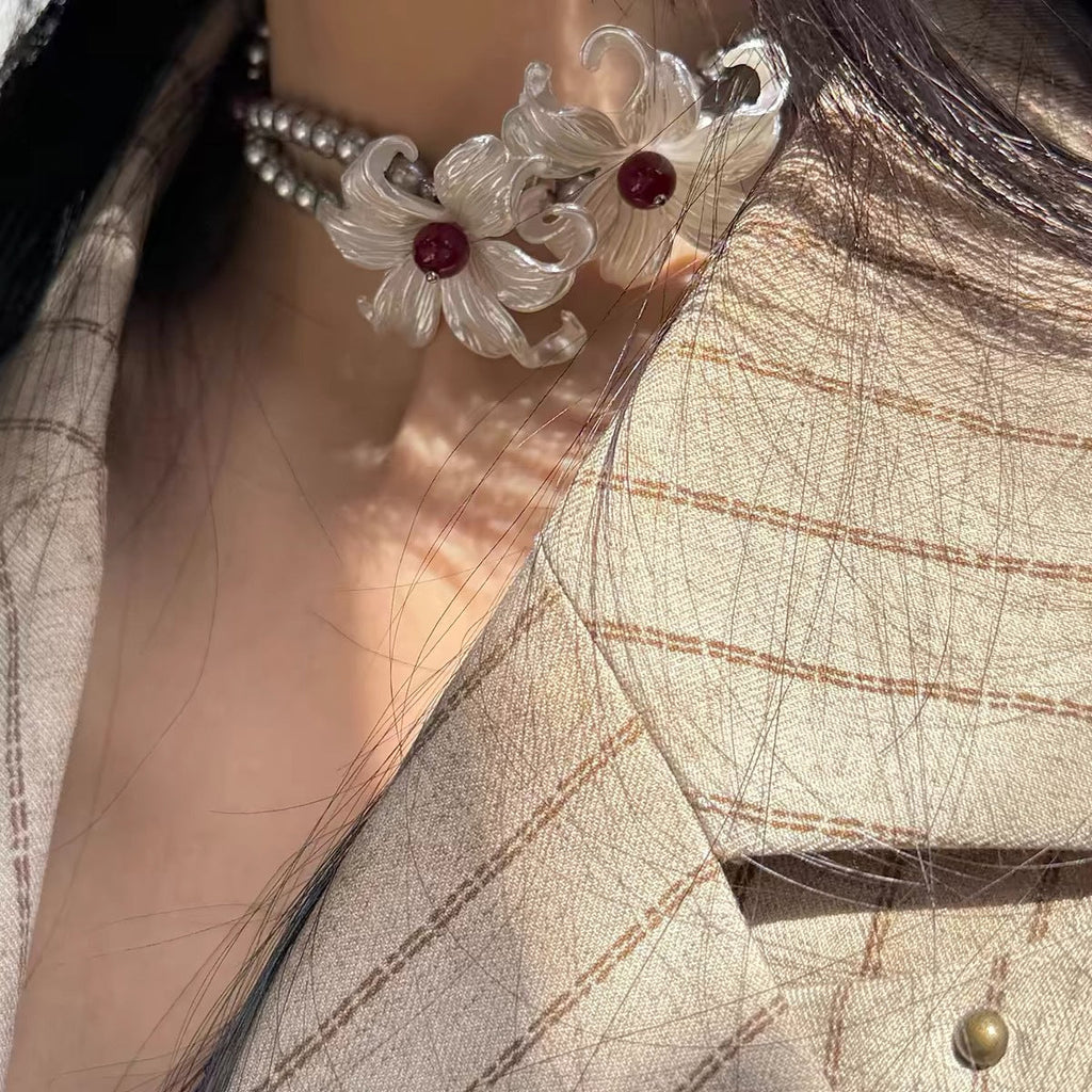 Iris Flower Silver Pearl NeckLace image 4
