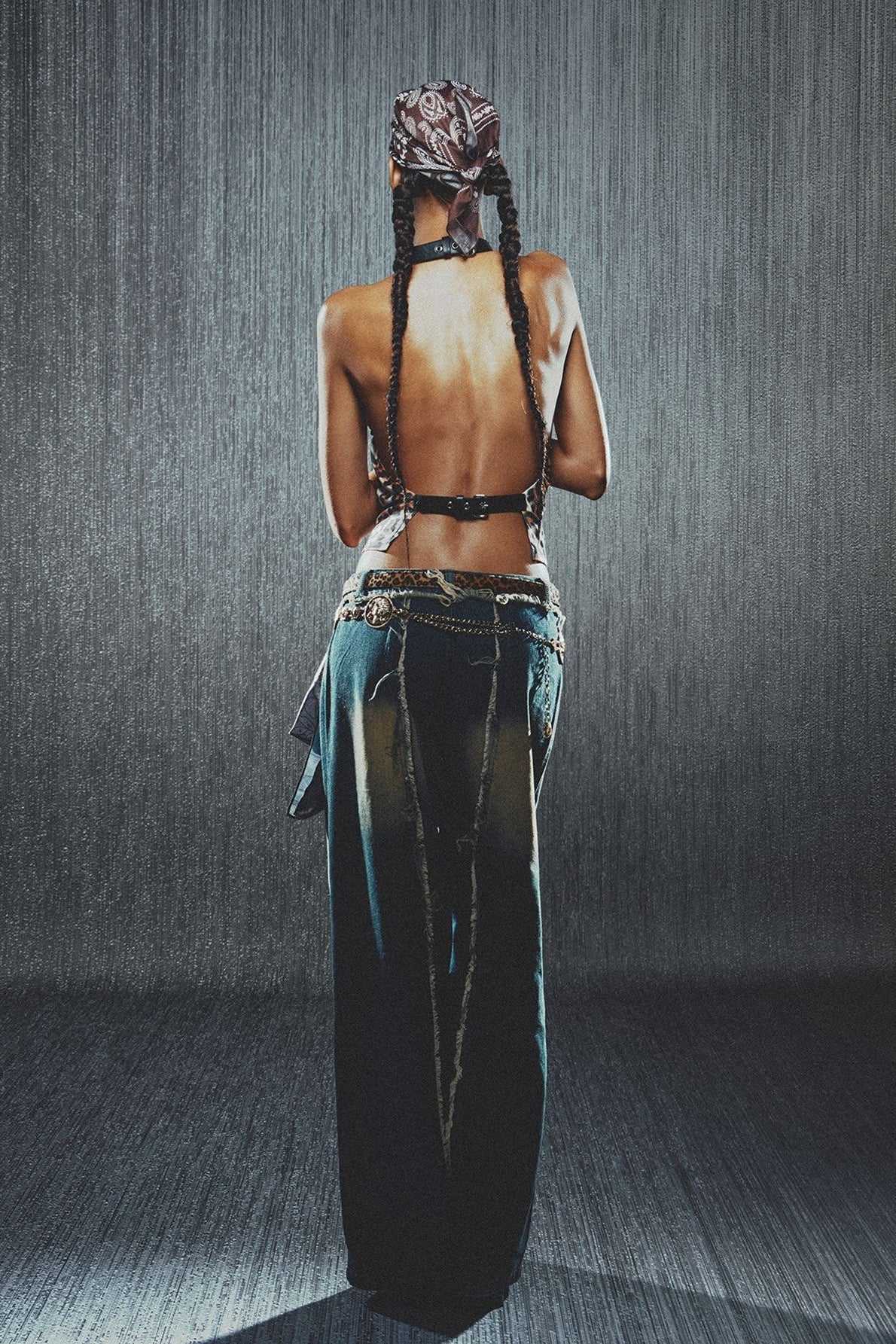 Low Rise Frayed Hem Straight Leg Jeans image 3