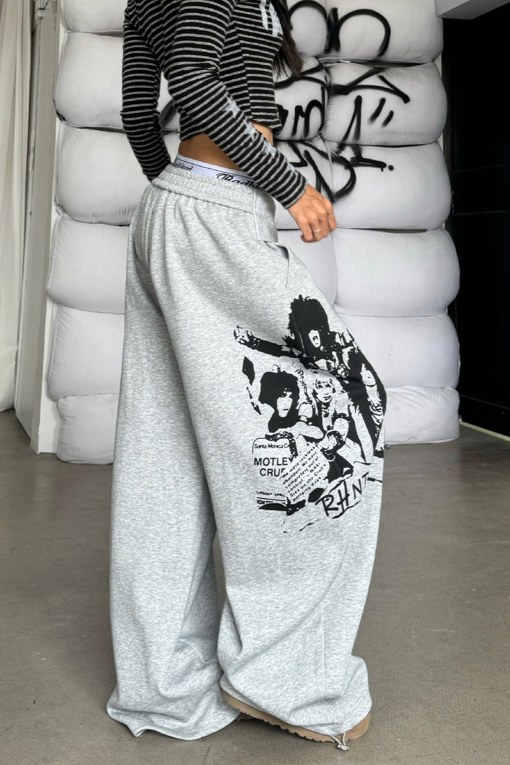 Street Style Graphic Letter Ribbon Curved Sweat Pants image 2