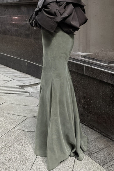 Green Velvet High-Waisted Fishtail Skirt image 2