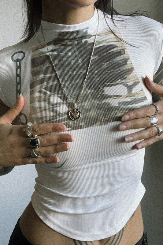 Graffiti Printed Cropped Slim T-shirt image 3