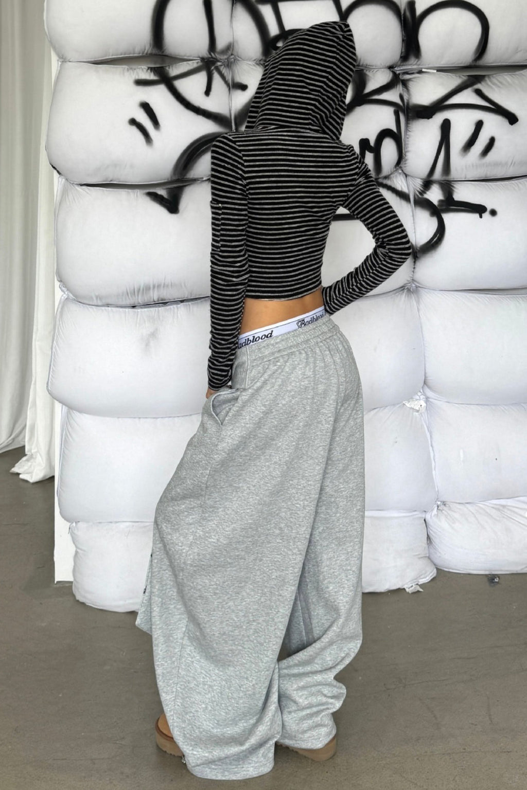 Street Style Graphic Letter Ribbon Curved Sweat Pants image 4