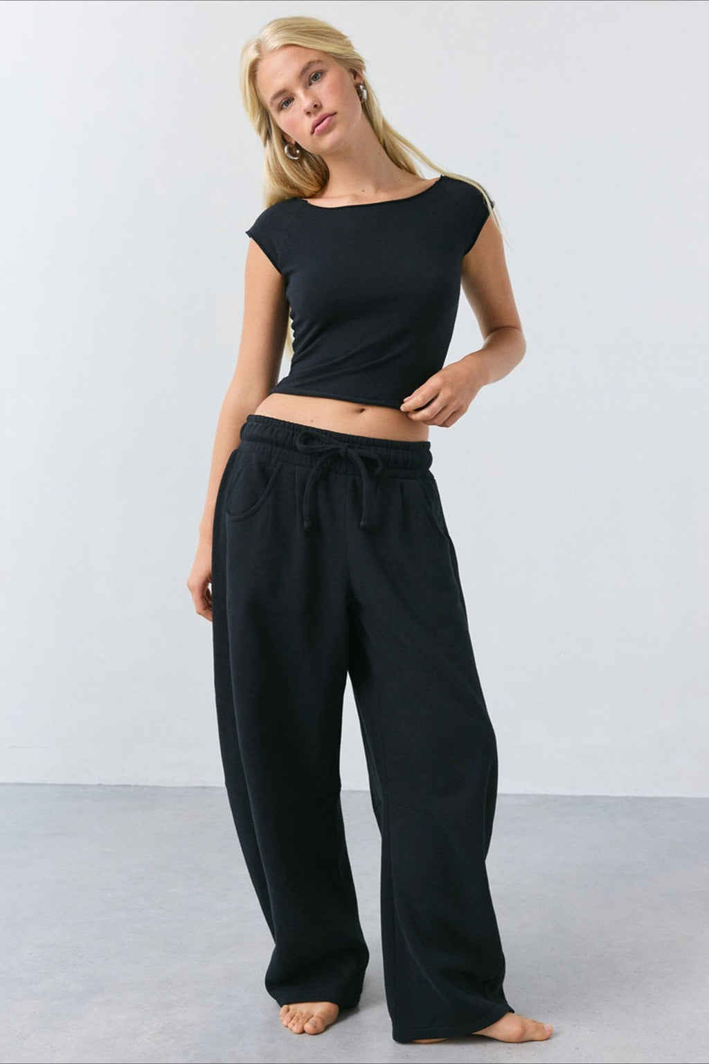 Cropped Fitted Retro Polka Dot T‑shirt image 12