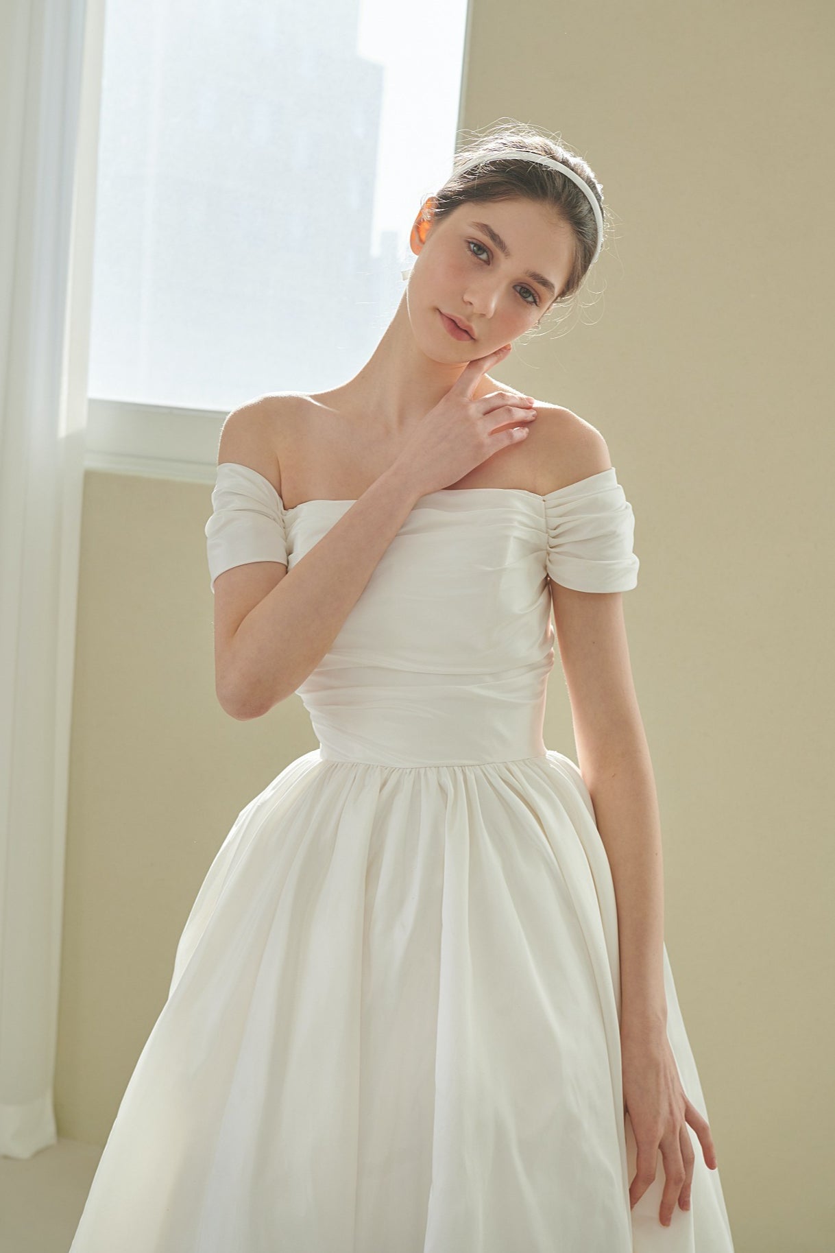 Elegant Vintage Off Shoulder Wedding Dress image 2