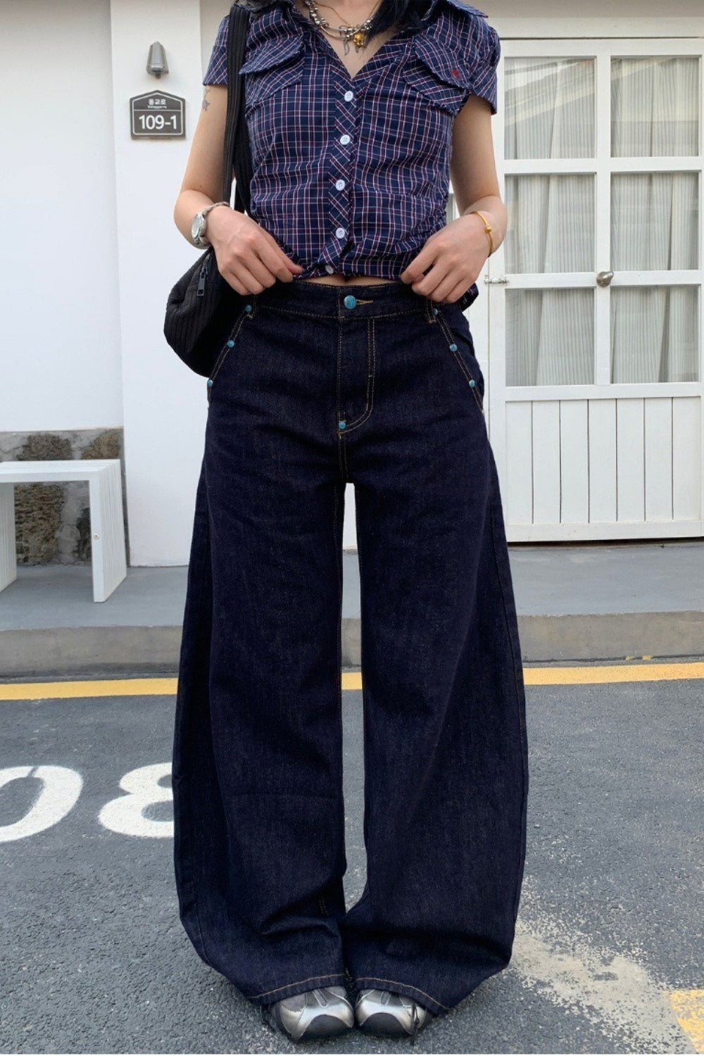 Retro Solid Diamond Accent Wide Leg Jeans image 4