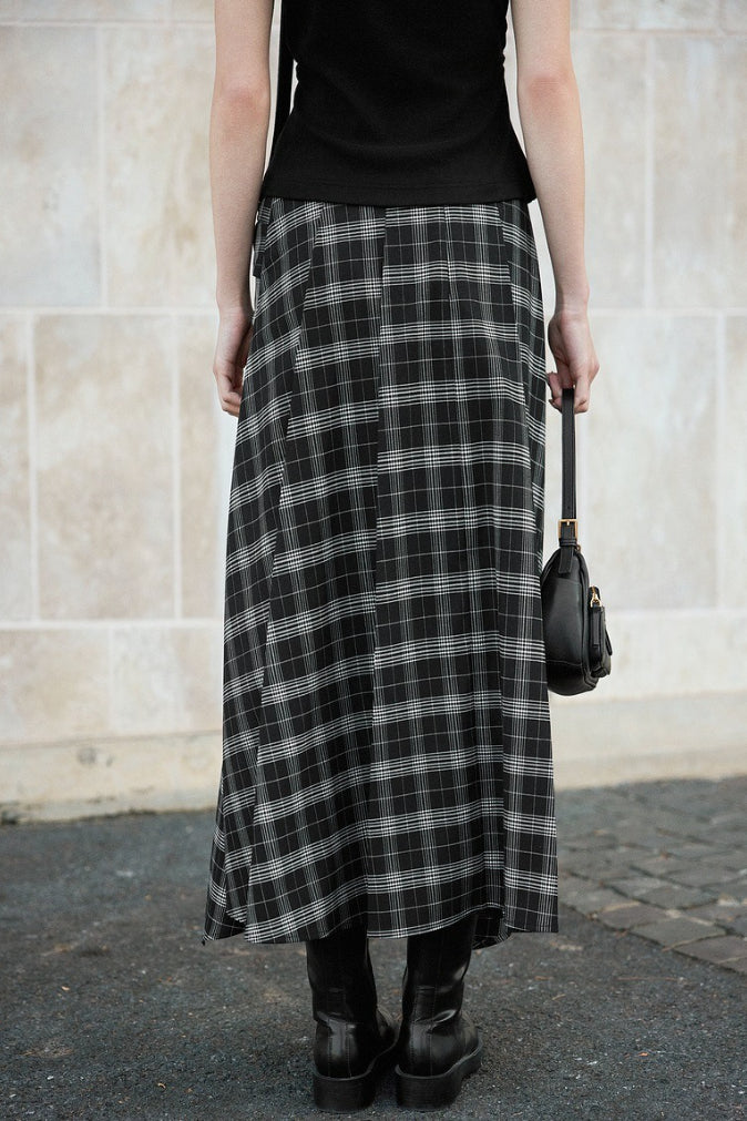 Asymmetrical Black White Plaid Slim-Fit Skirt image 3