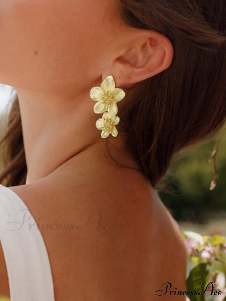 Fashionable Charming Flower-Shaped Earrings image 2