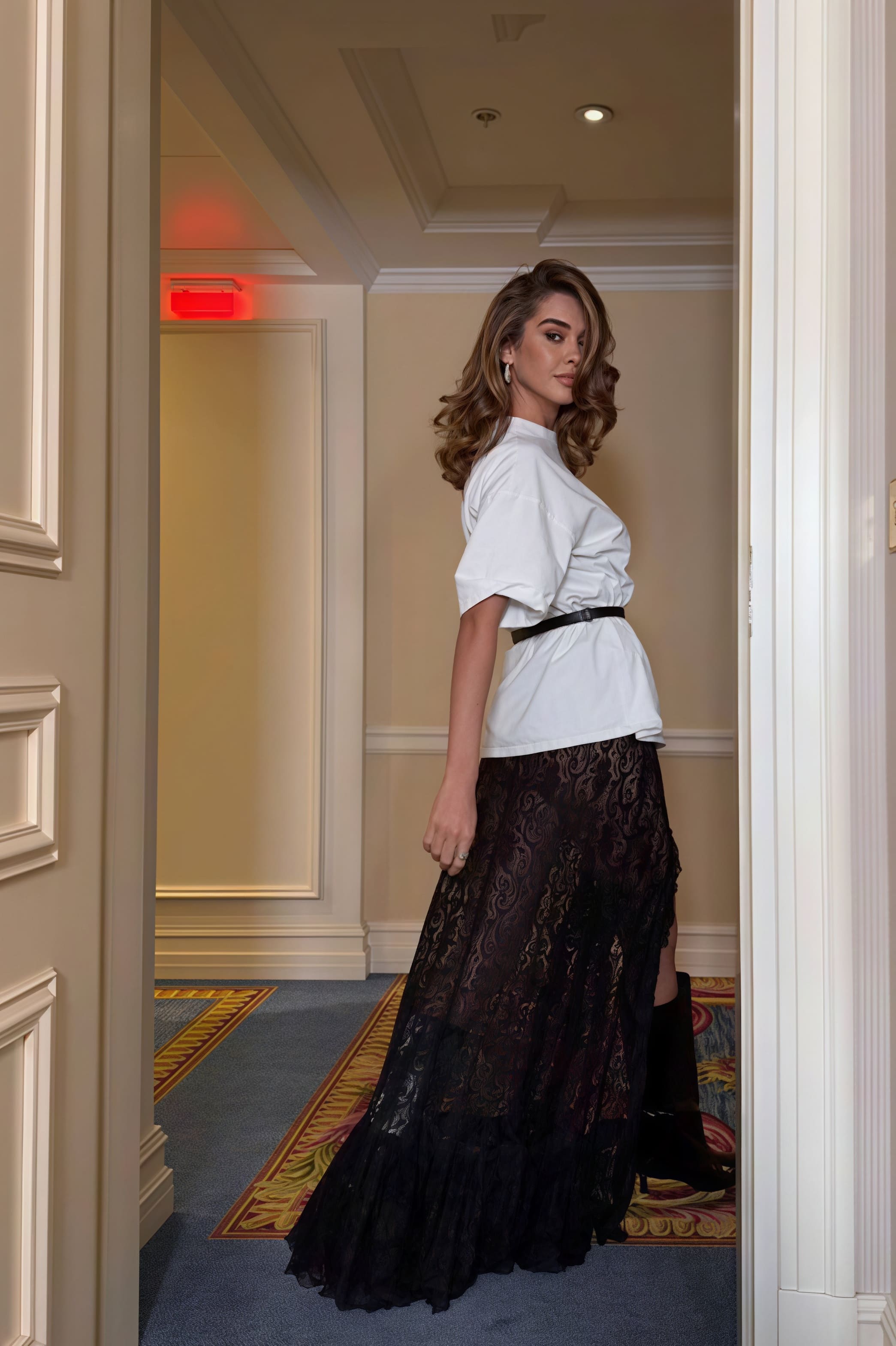 Versatile Lace Split Slim Skirt image 6