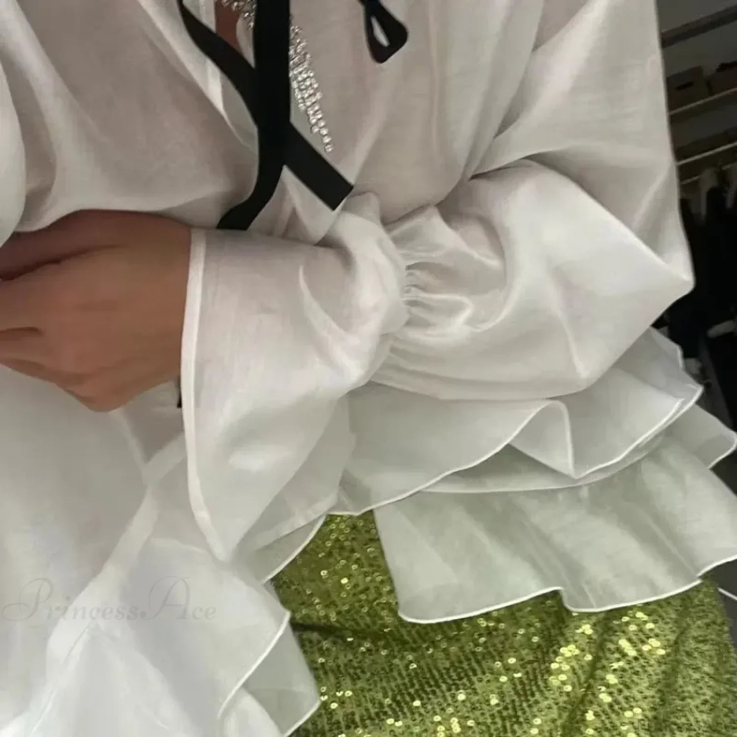 Loose White Ruffled Blouse image 3