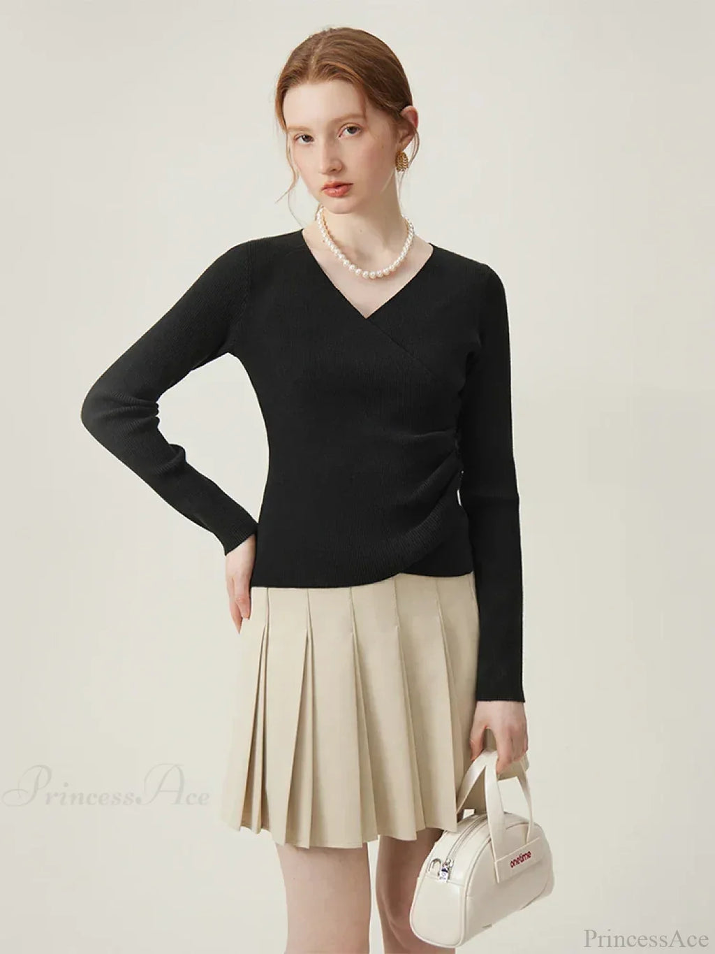 Minimalist V-neck Knit Bottom Sweater Sweater image 1