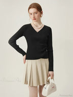 Minimalist V-neck Knit Bottom Sweater Sweater image 1