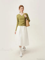 Minimalist V-neck Knit Bottom Sweater Sweater image 4