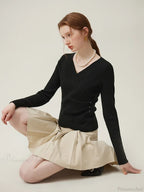 Minimalist V-neck Knit Bottom Sweater Sweater image 6