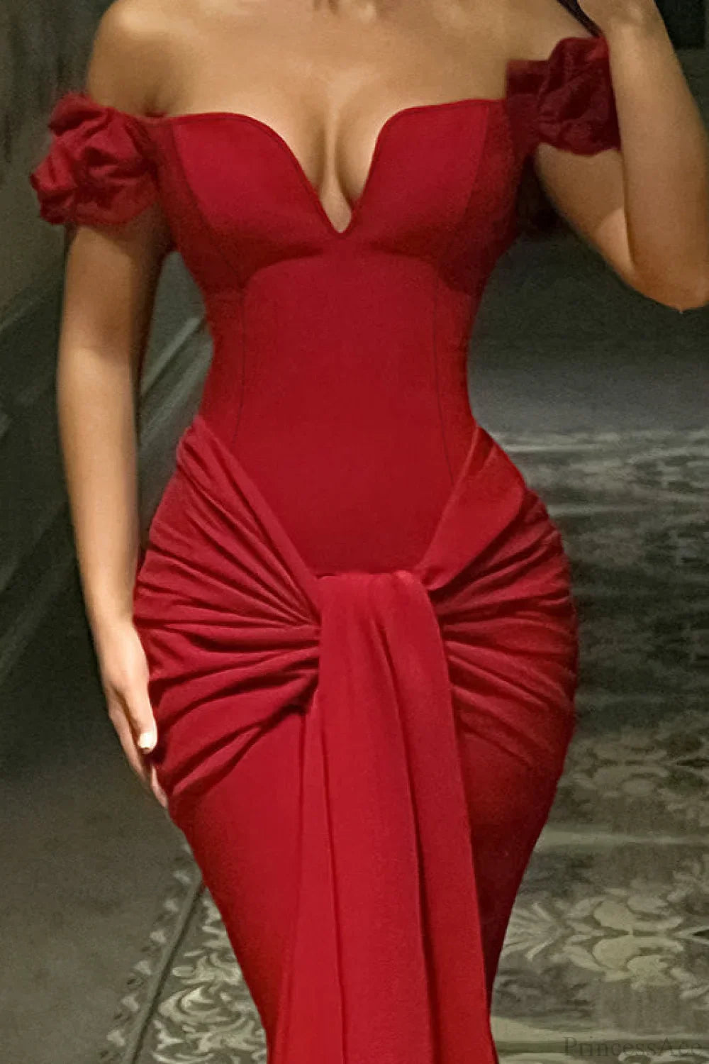 Off-Shoulder Slim Fitted Maxi Party Dress image 2