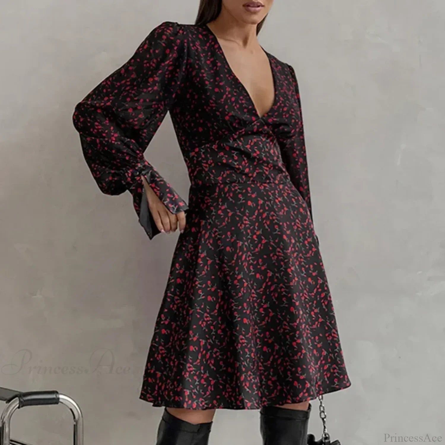 Retro Deep V Long-Sleeved Floral Dress image 3