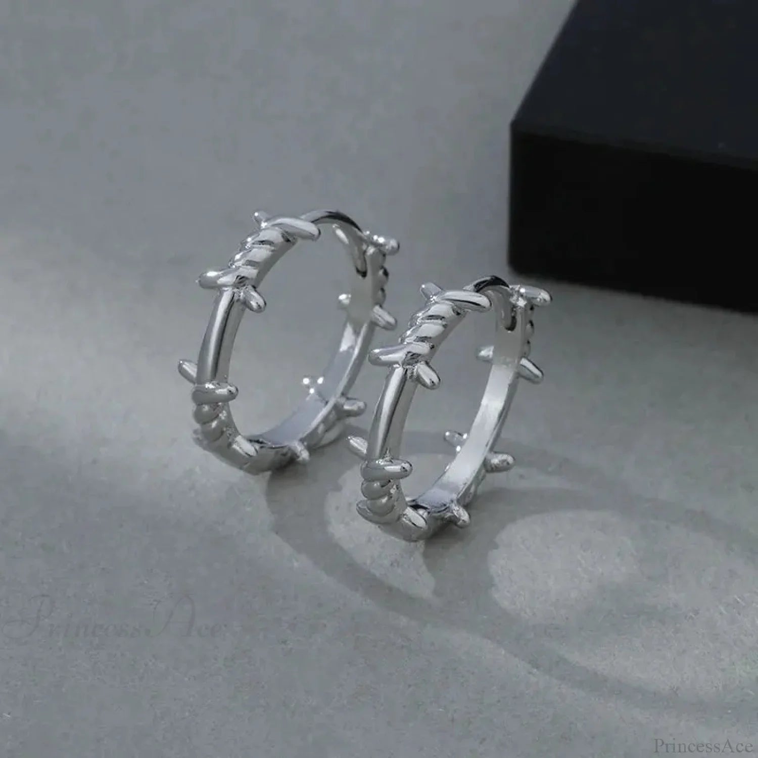 Shiny Thorns Circle Five-Pointed Star Earring image 5
