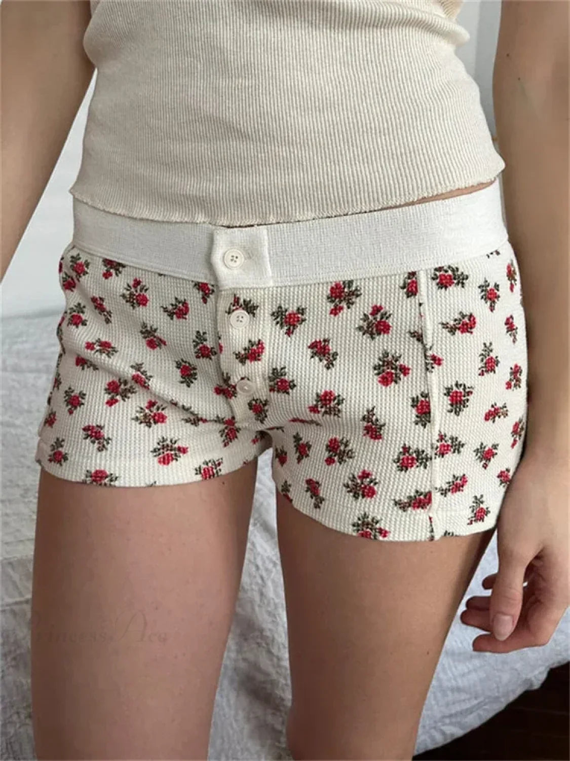 Solid Heart Print Elastic Short image 1